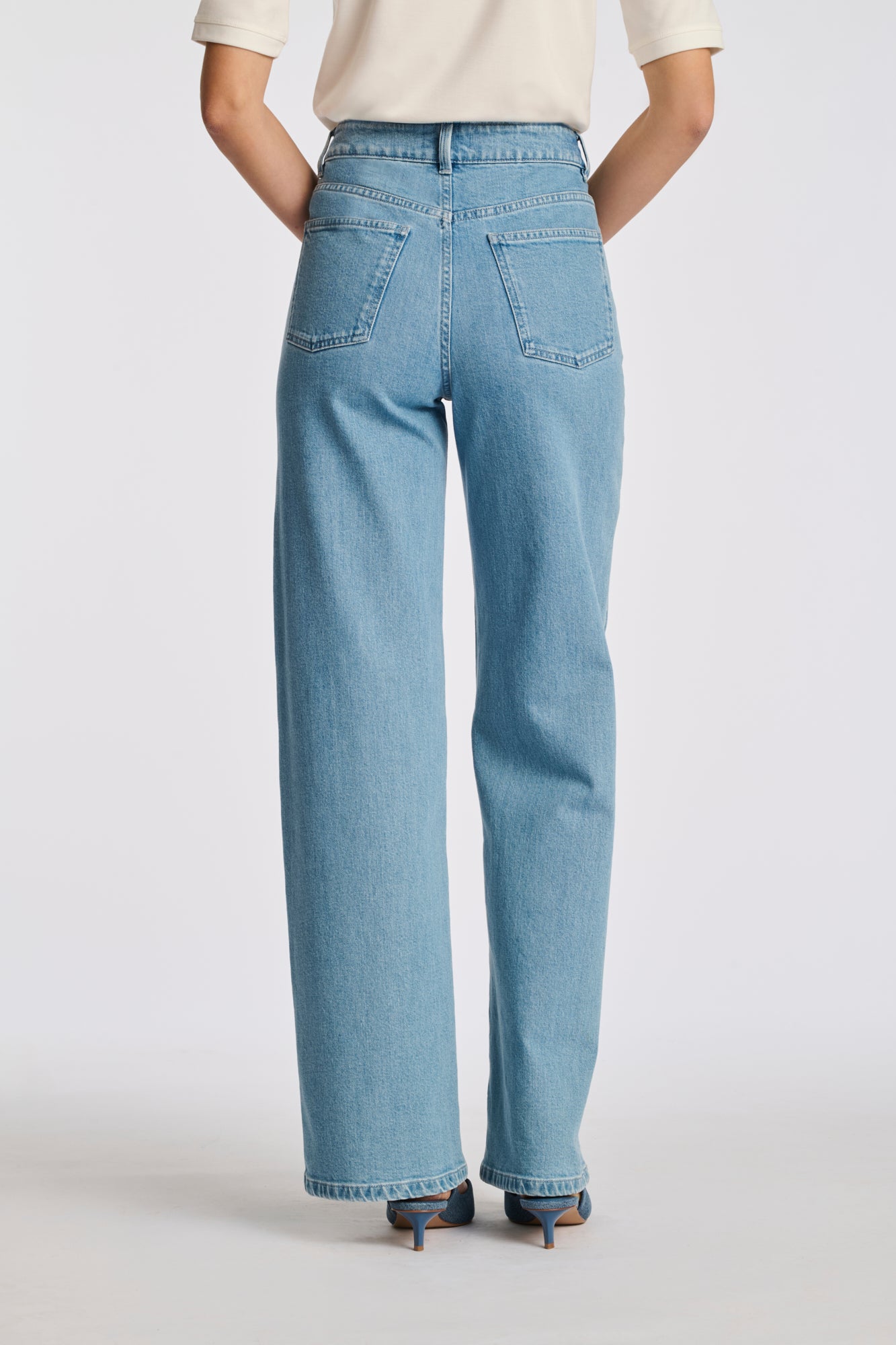 Embroidered wide-leg jeans