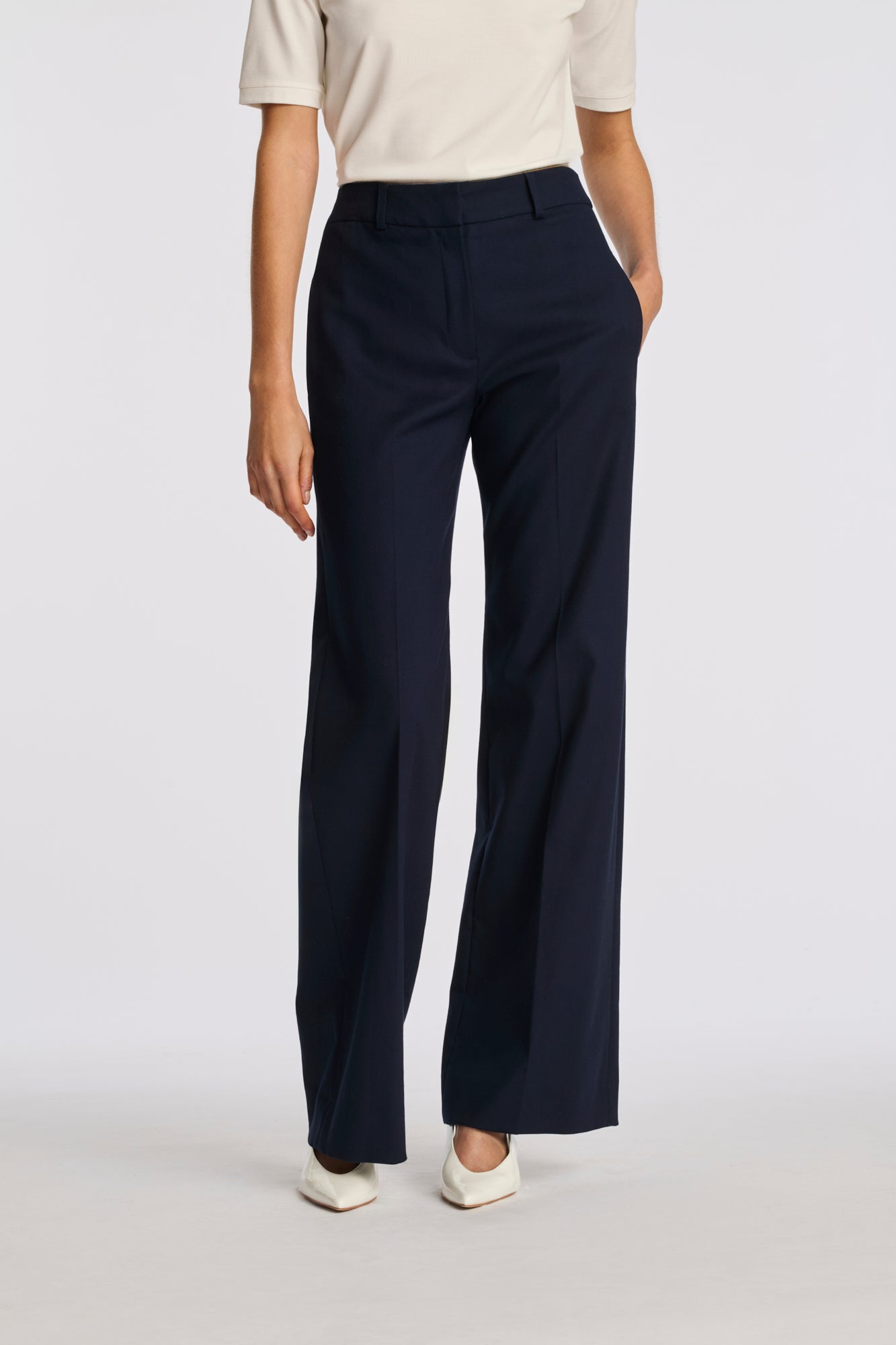 Wide-leg trousers