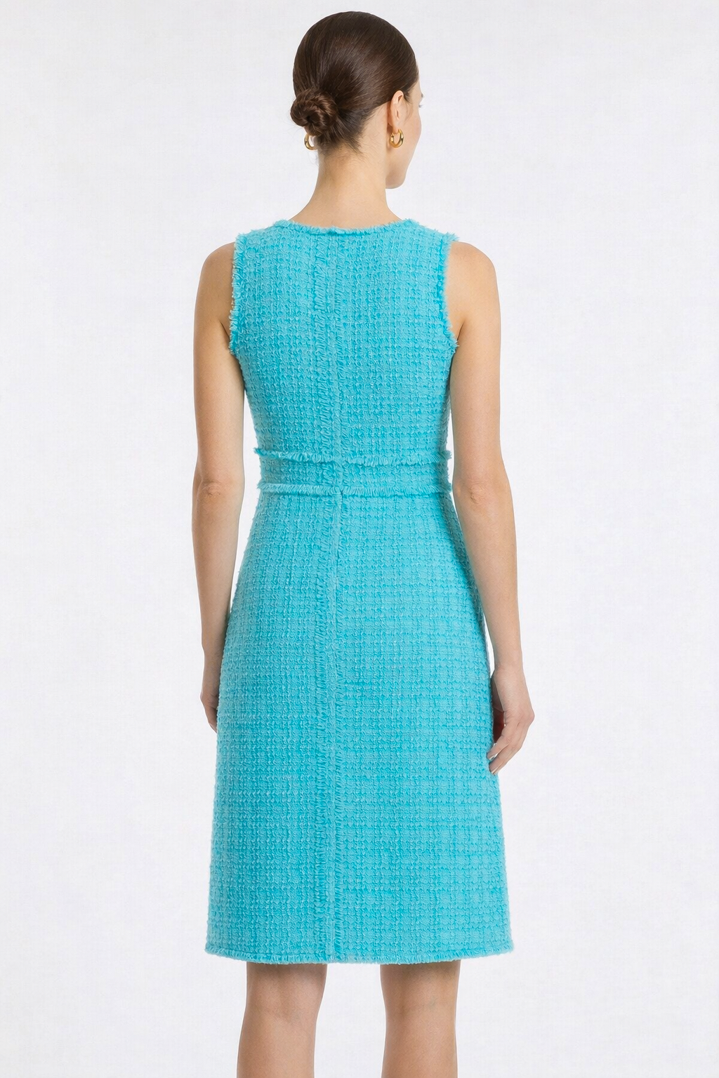 Robe en tweed frangée sans manche