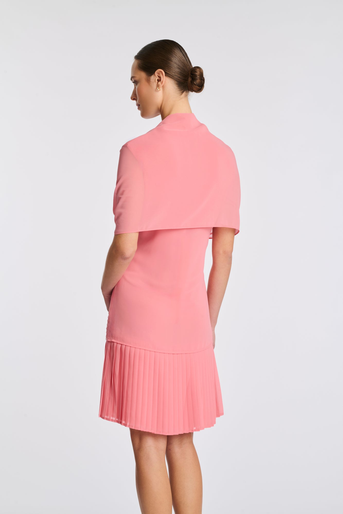 Robe plissée avec châle