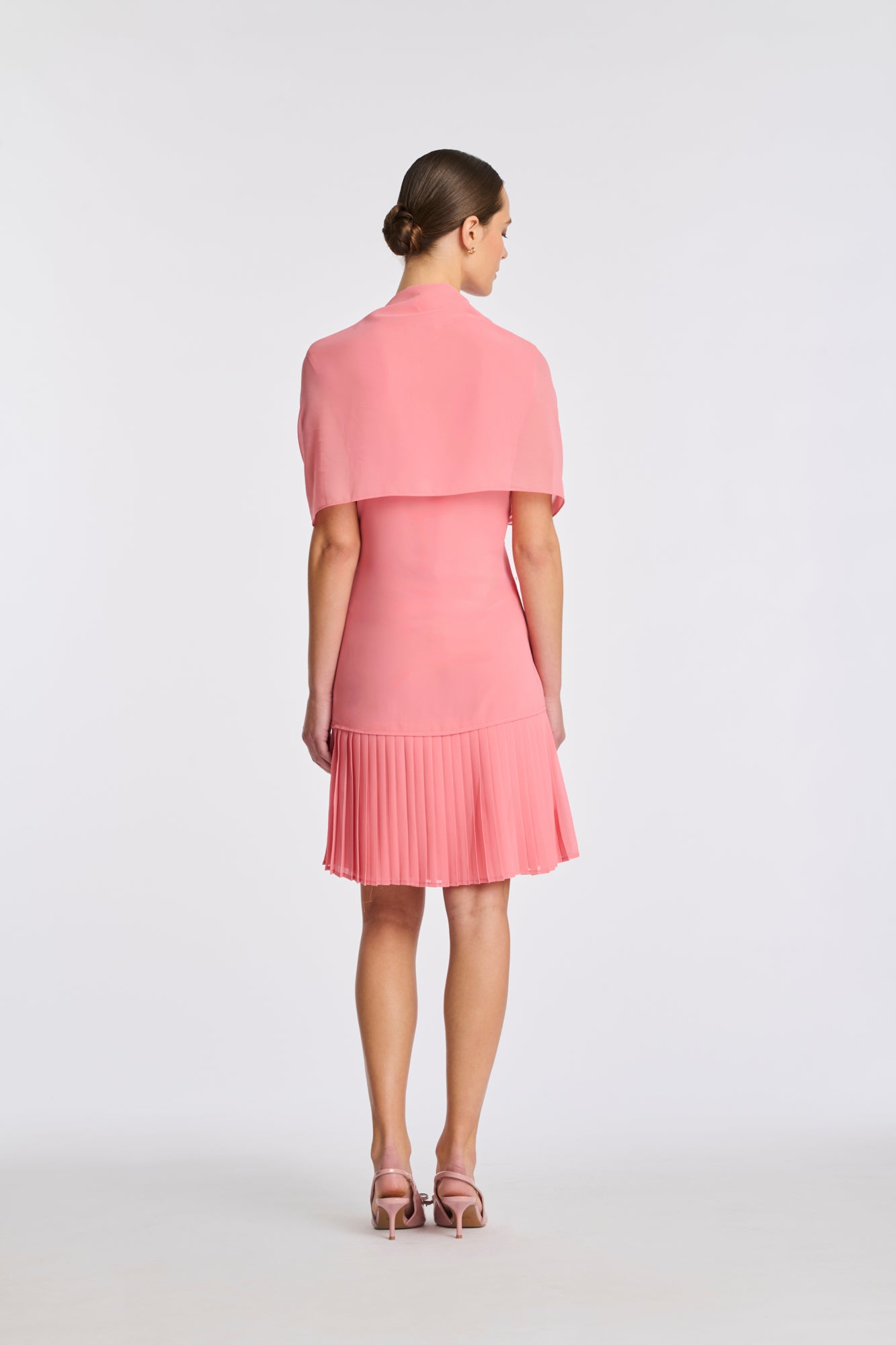 Robe plissée avec châle