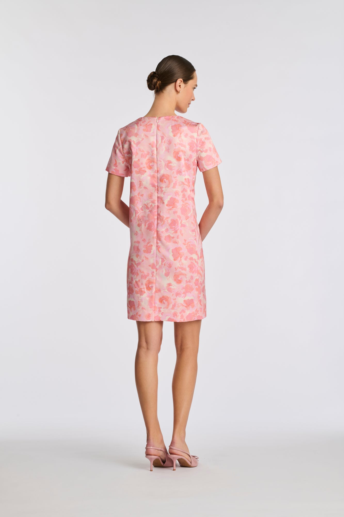 Robe cocktail en satin imprimée