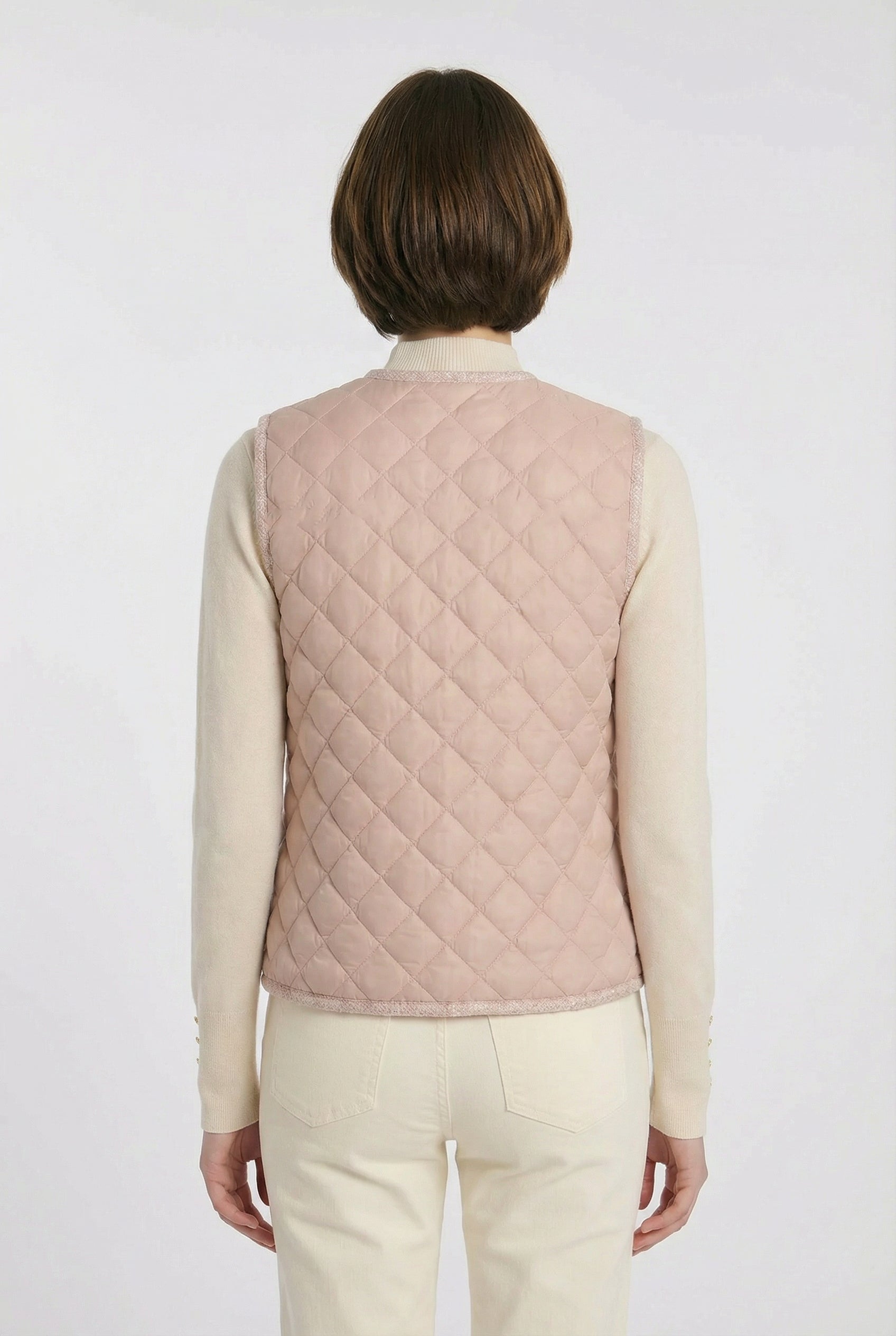 Dual-material sleeveless puffer jacket