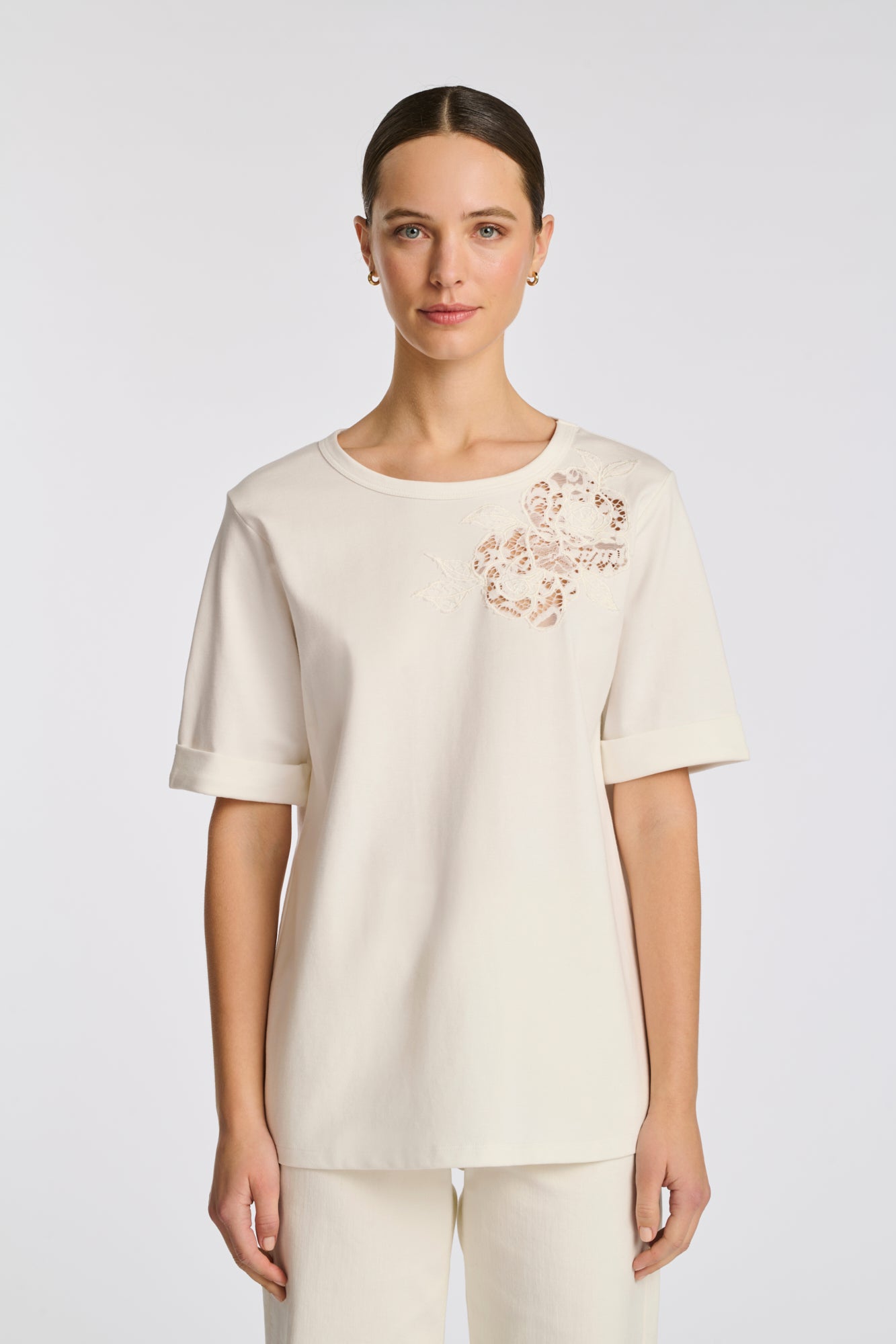 T-shirt en dentelle et broderie