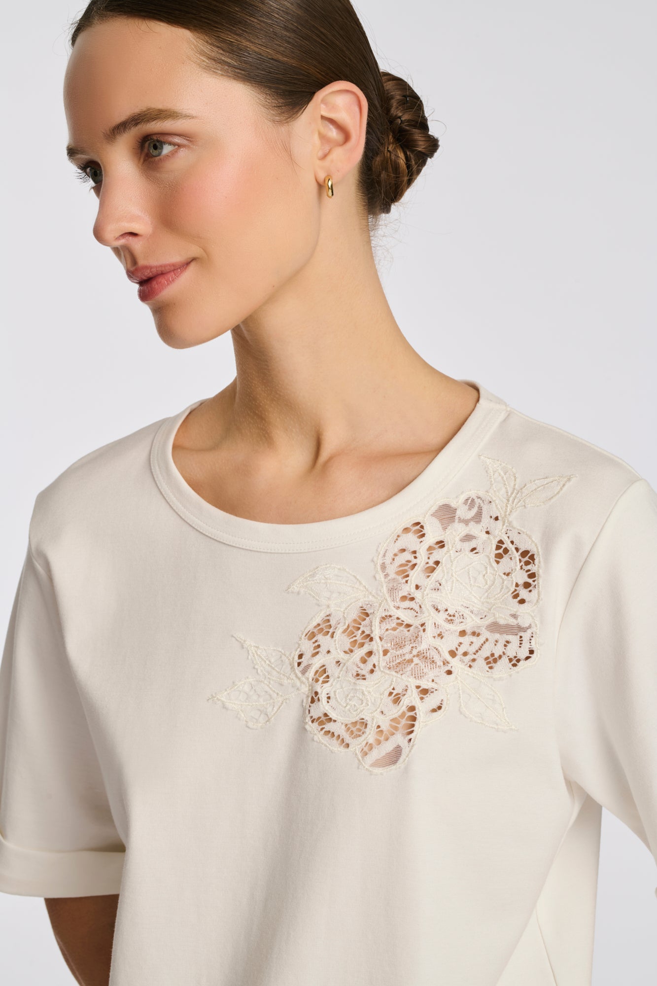T-shirt en dentelle et broderie