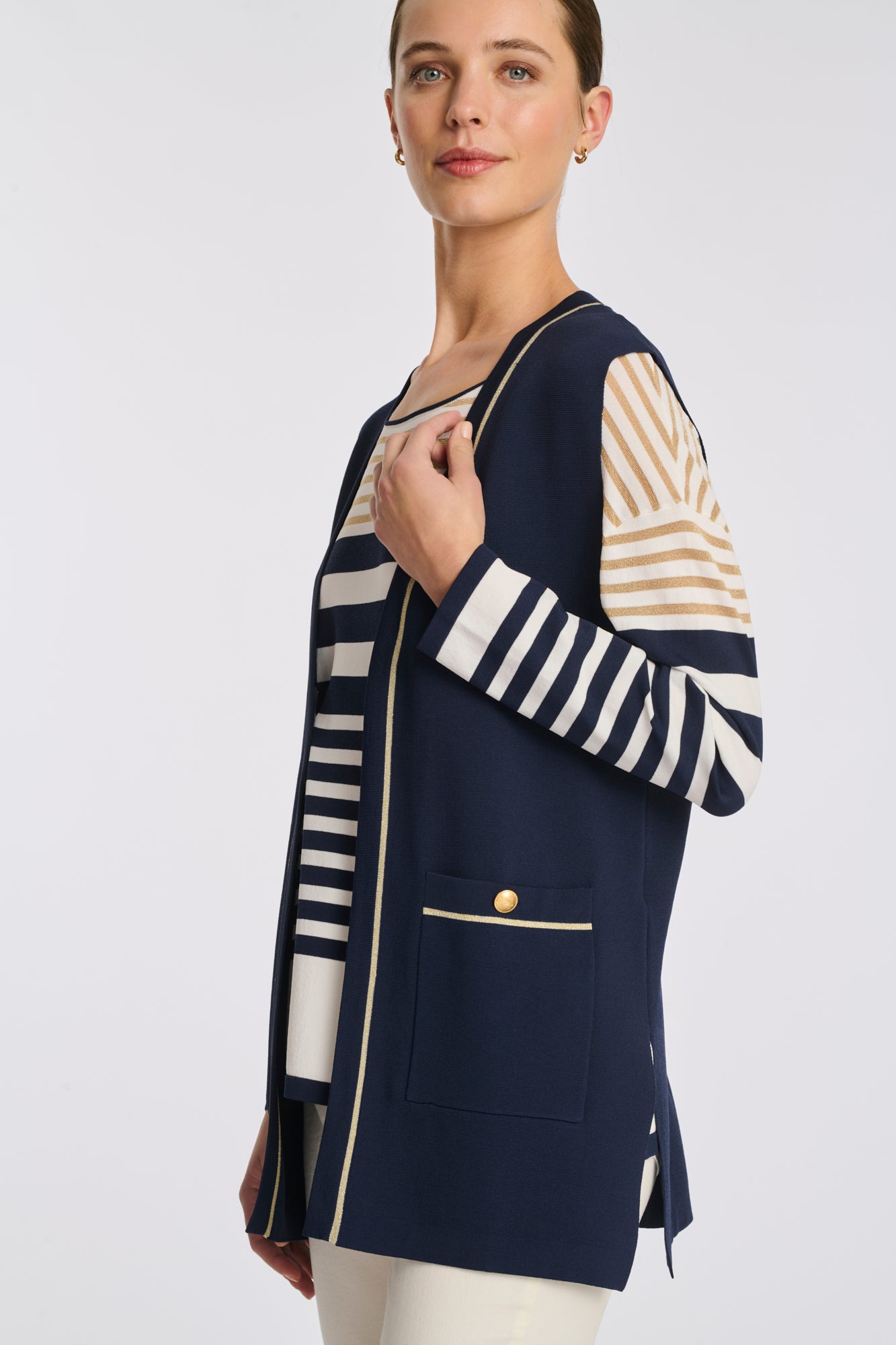 Sleeveless cardigan