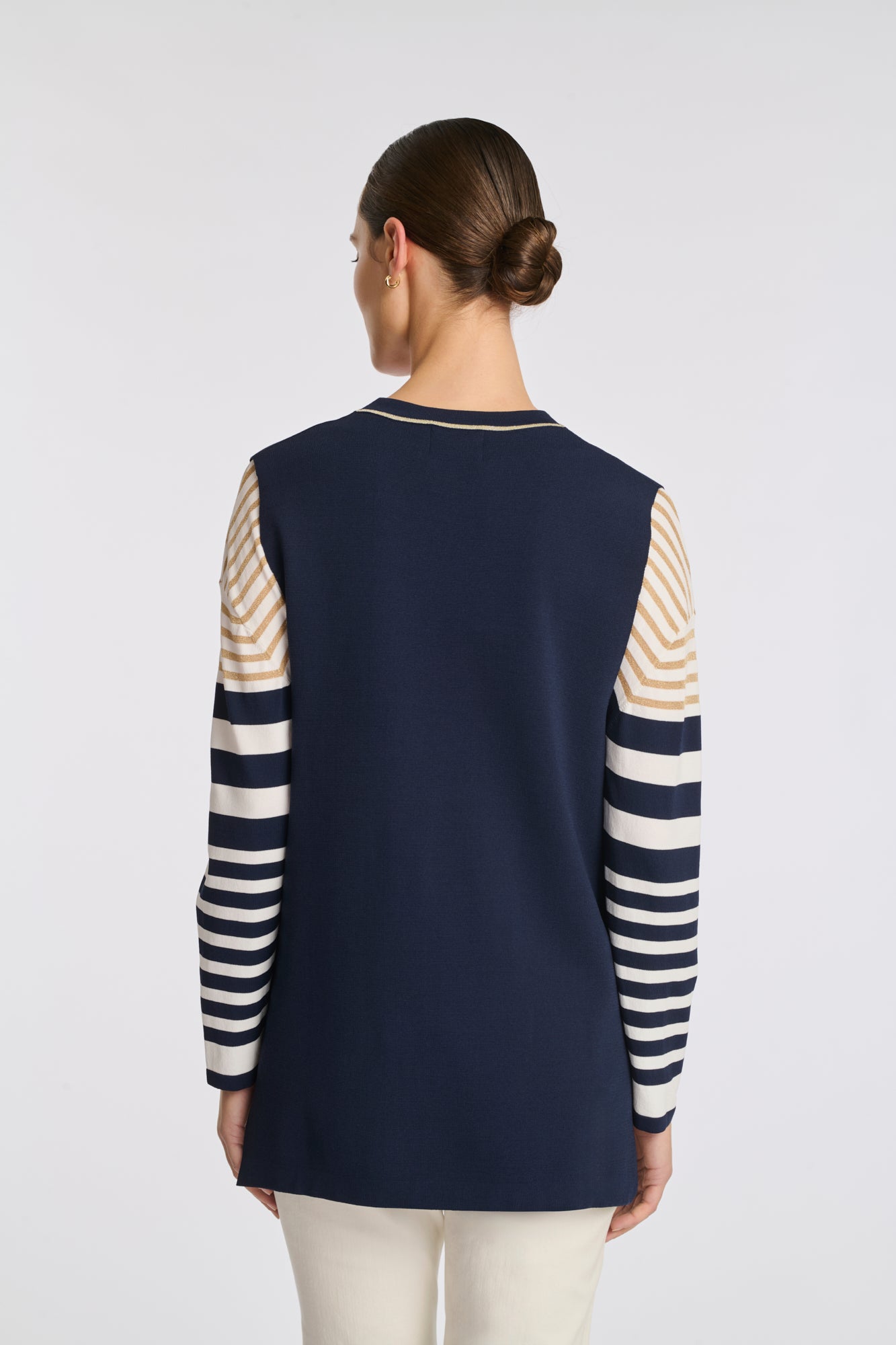 Sleeveless cardigan