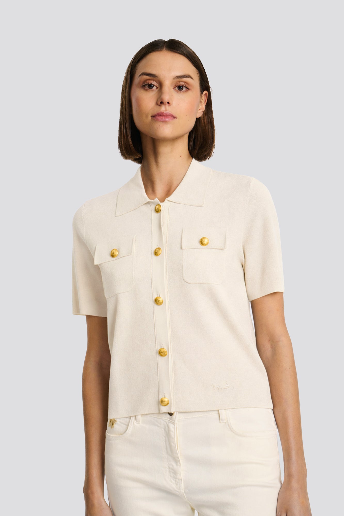 Short-sleeved knit shirt