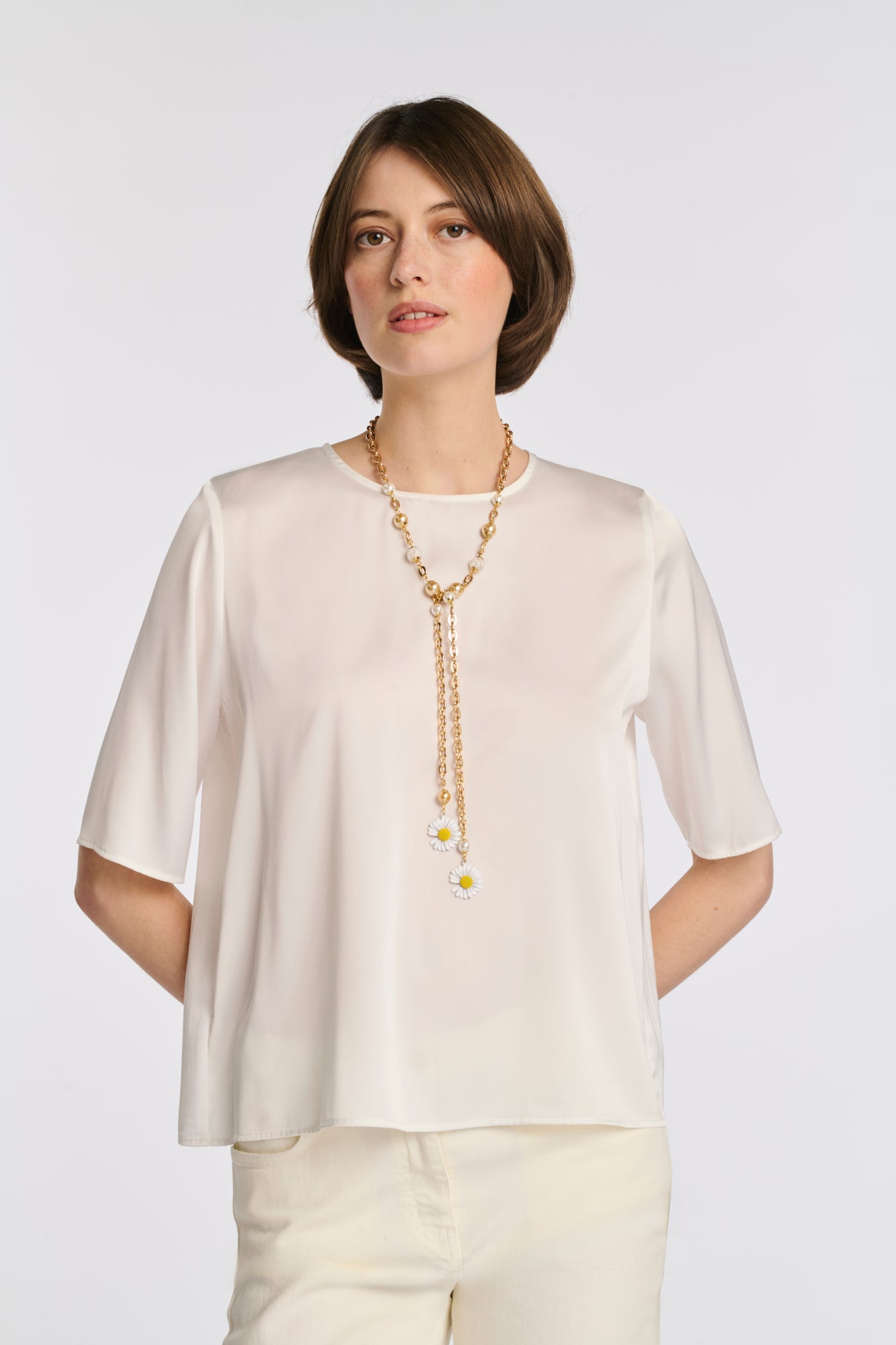 Collier cravate marguerite