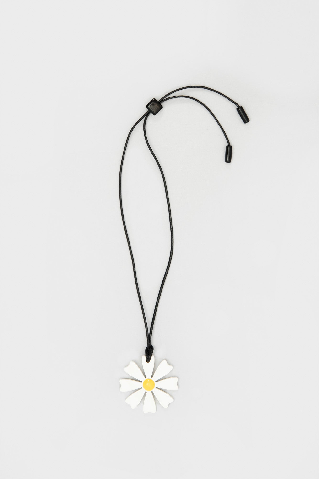 Daisy pendant necklace