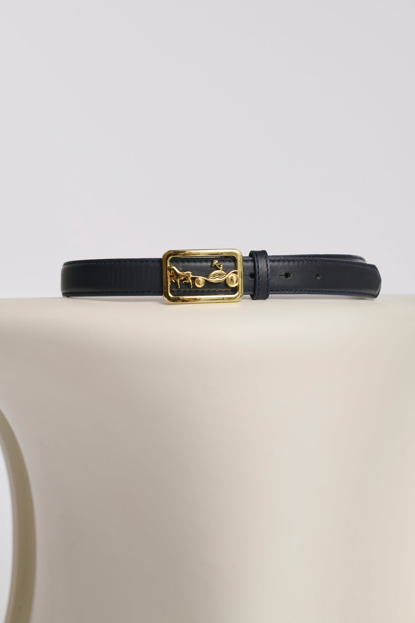 Leather belt with carriage buckle