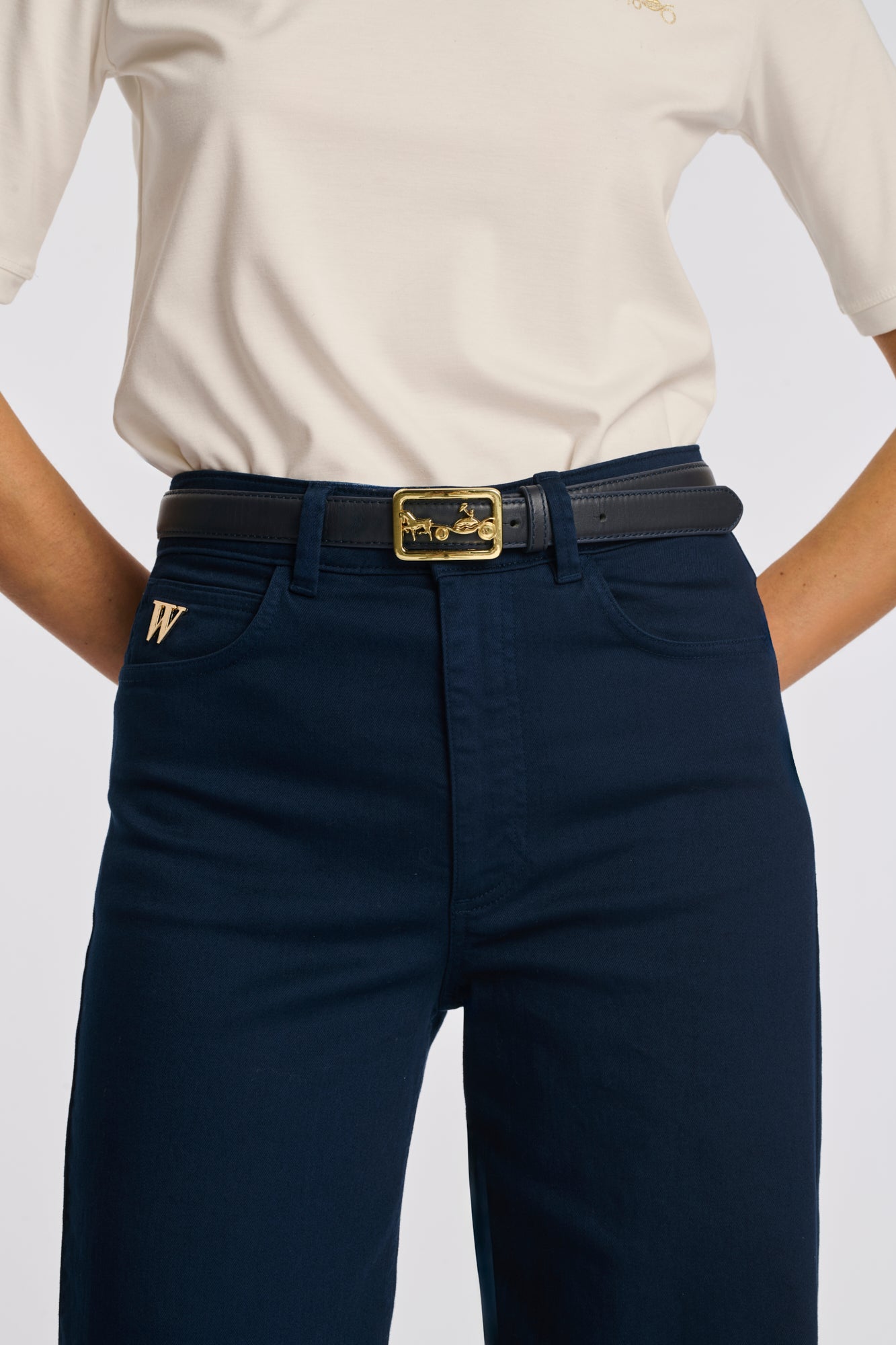 Leather belt with carriage buckle