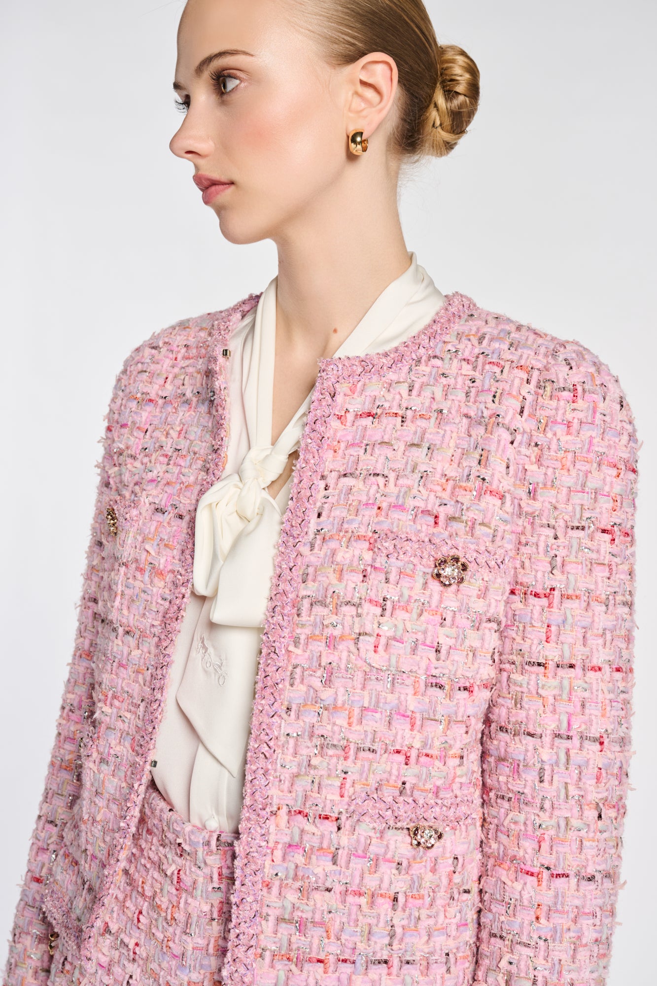 Veste en tweed pastel galonnée