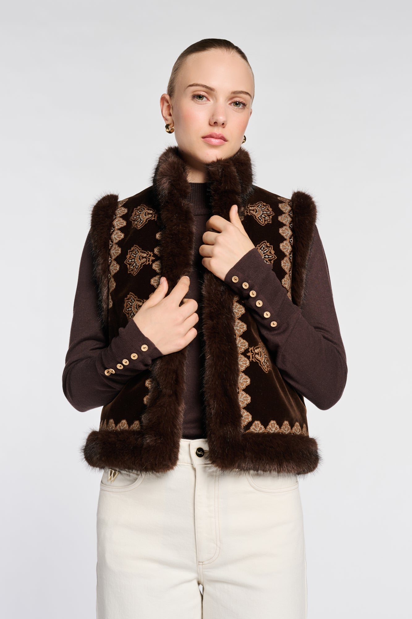 Embroidered sleeveless jacket