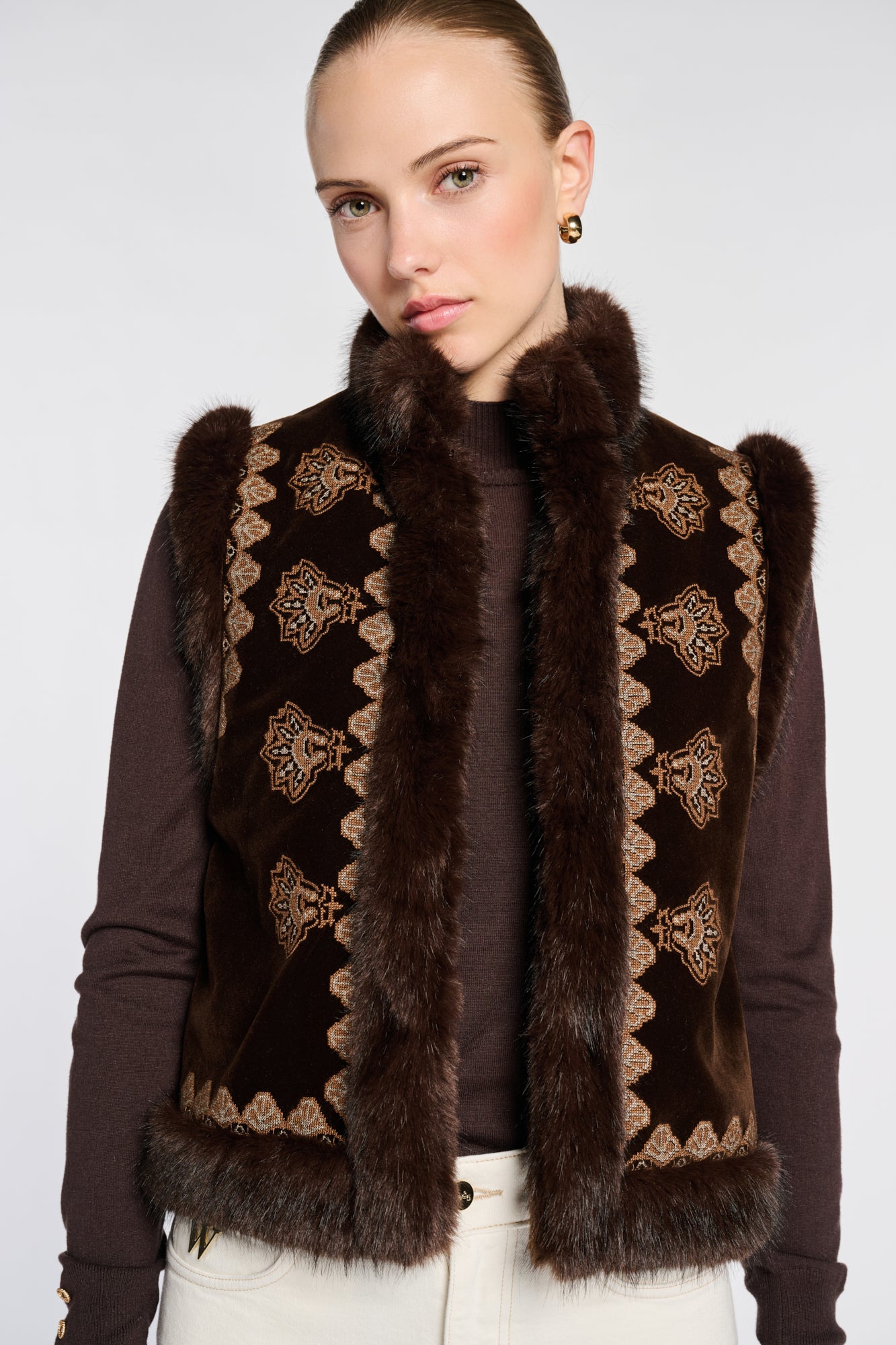 Embroidered sleeveless jacket