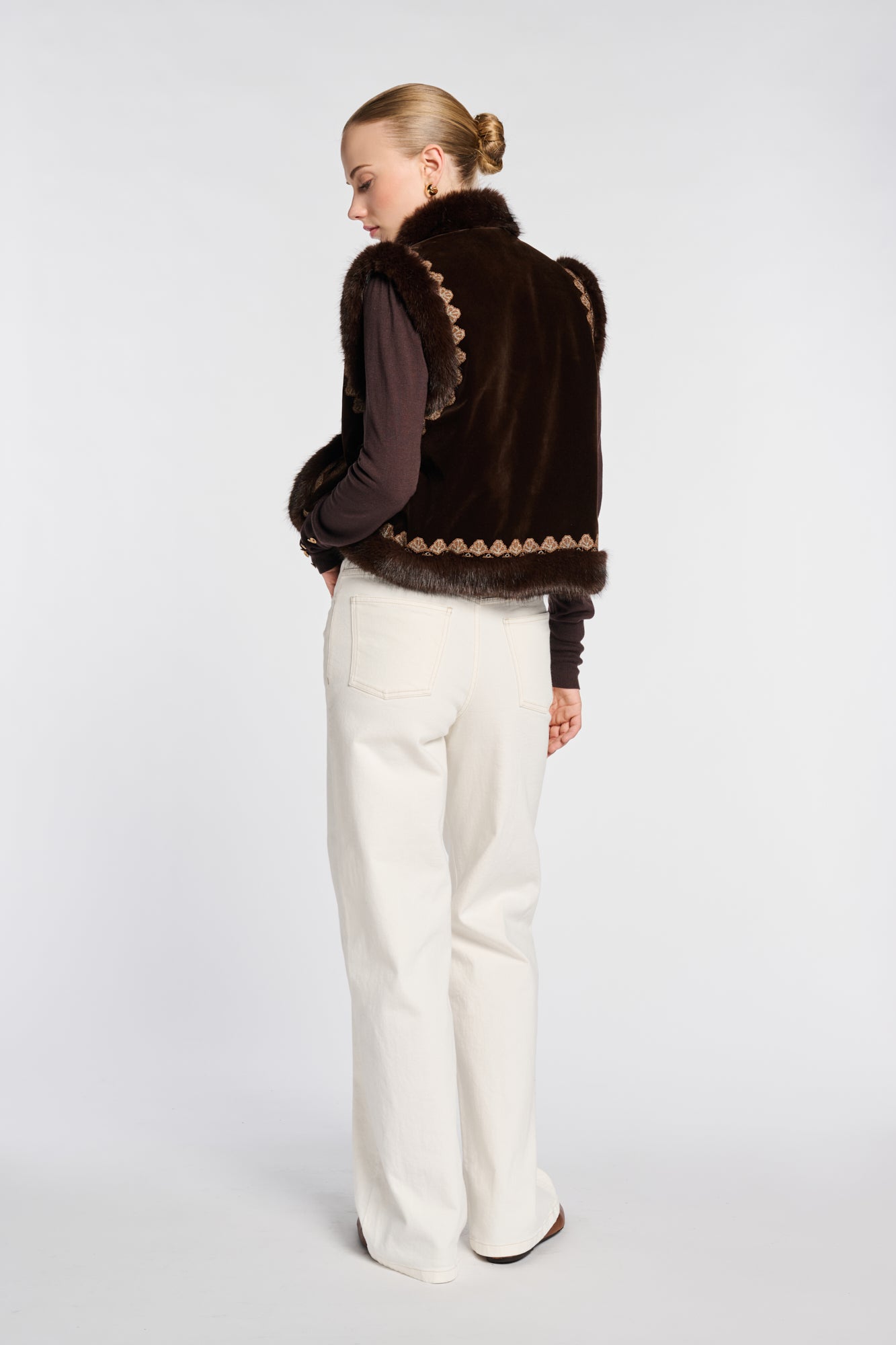Embroidered sleeveless jacket