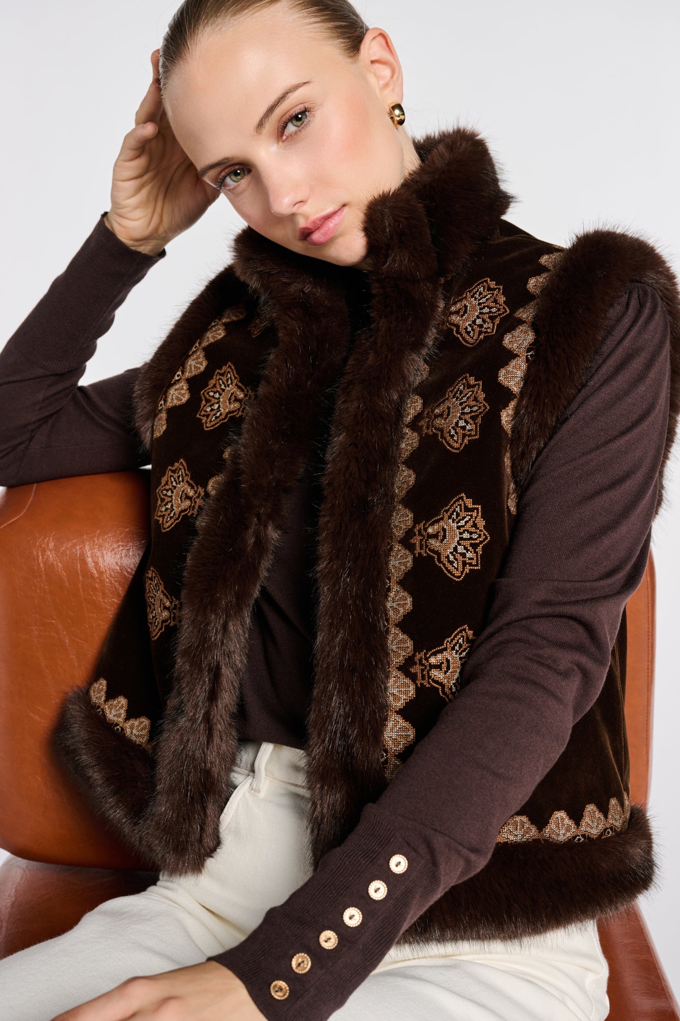 Embroidered sleeveless jacket