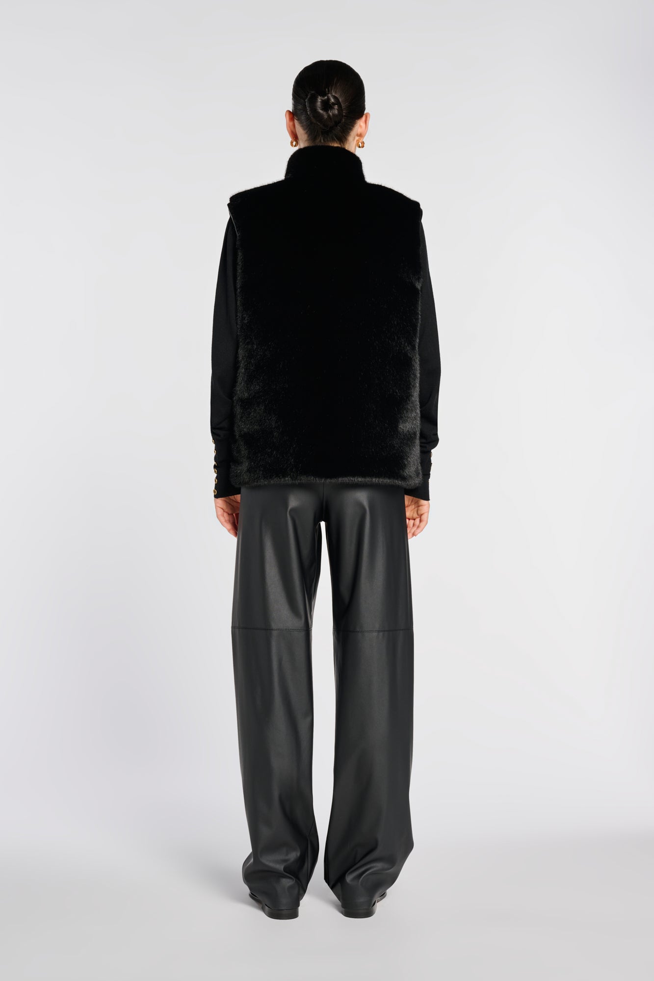 Sleeveless dual-material jacket