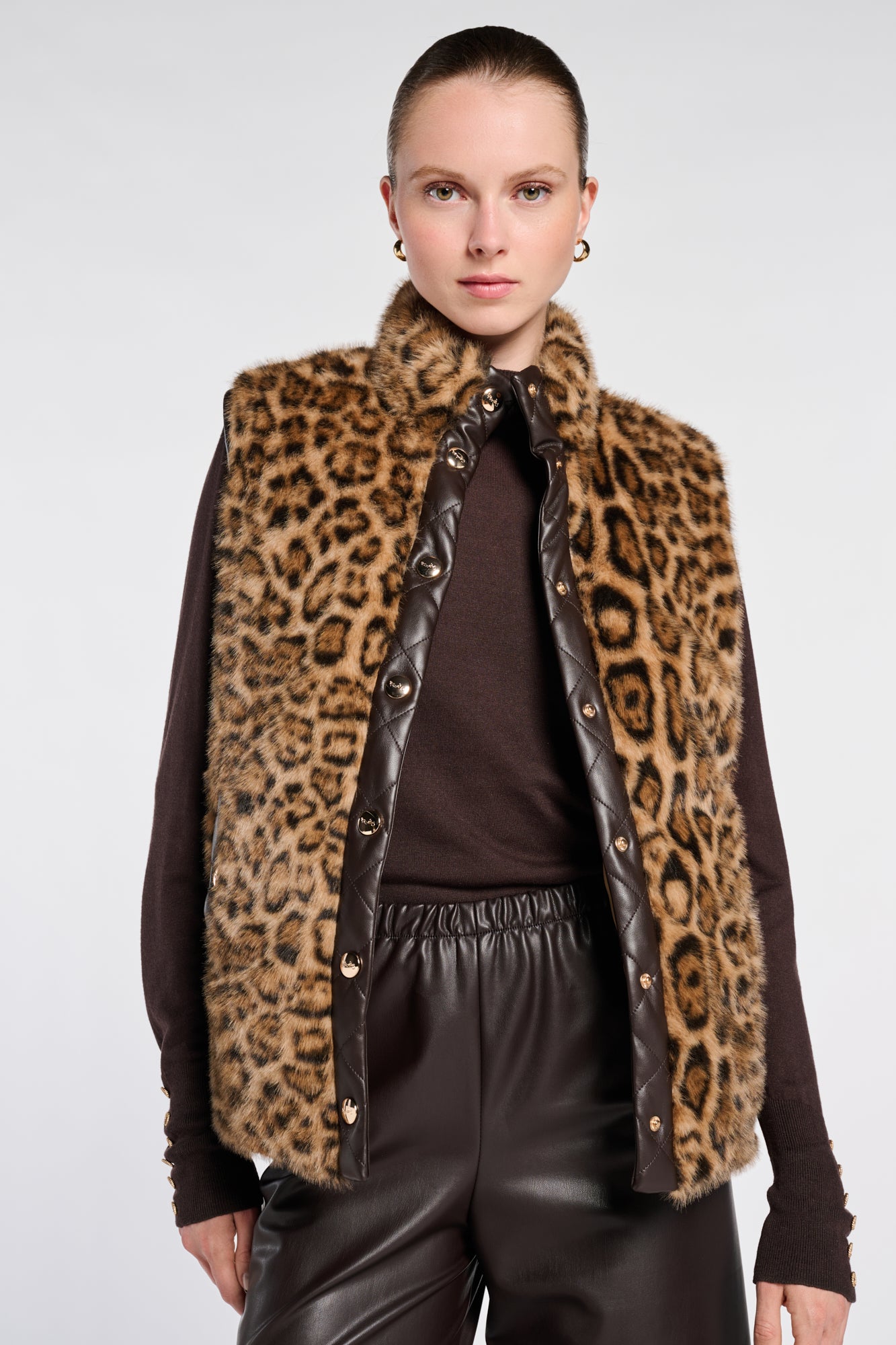 Sleeveless dual-material jacket