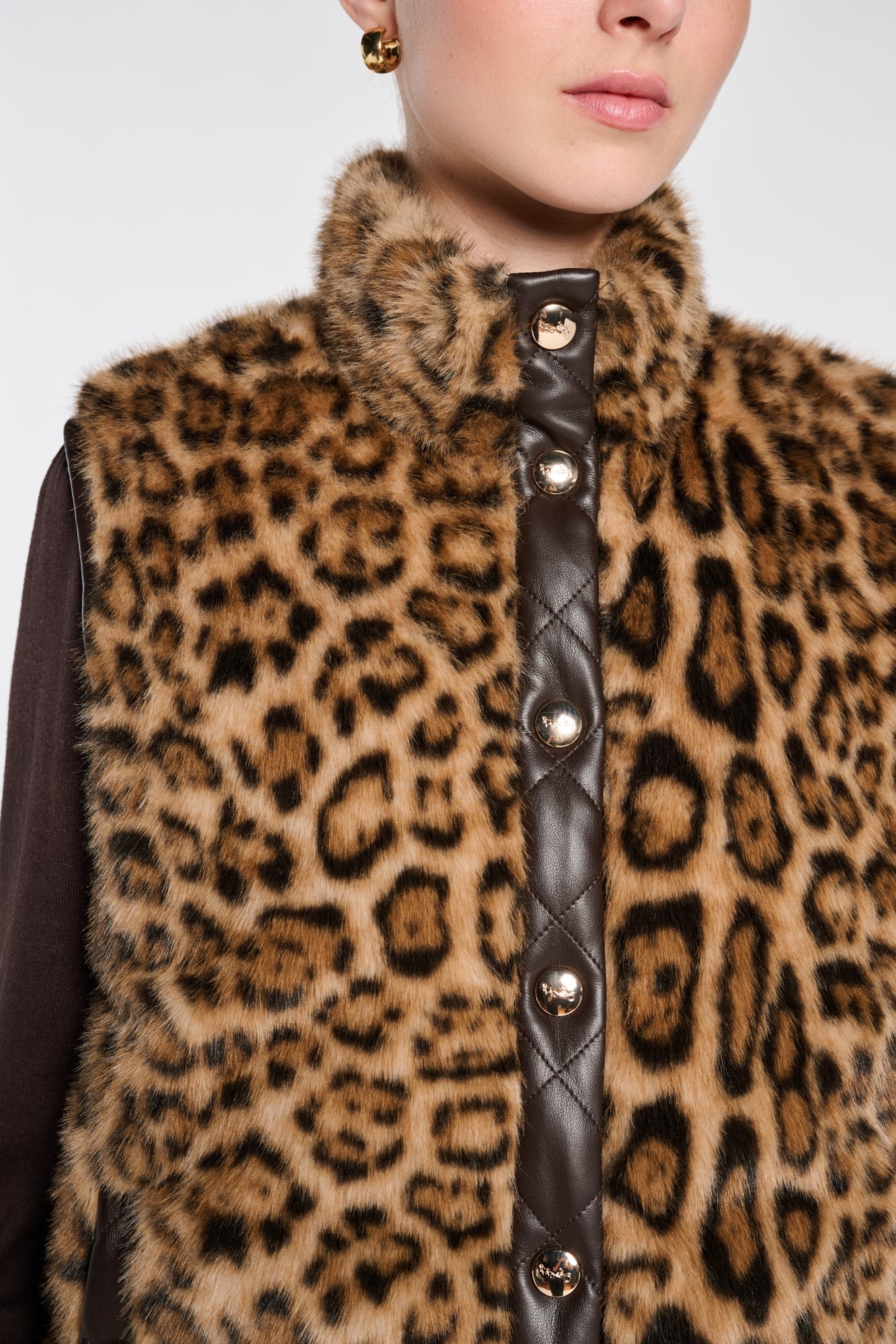 Sleeveless dual-material jacket