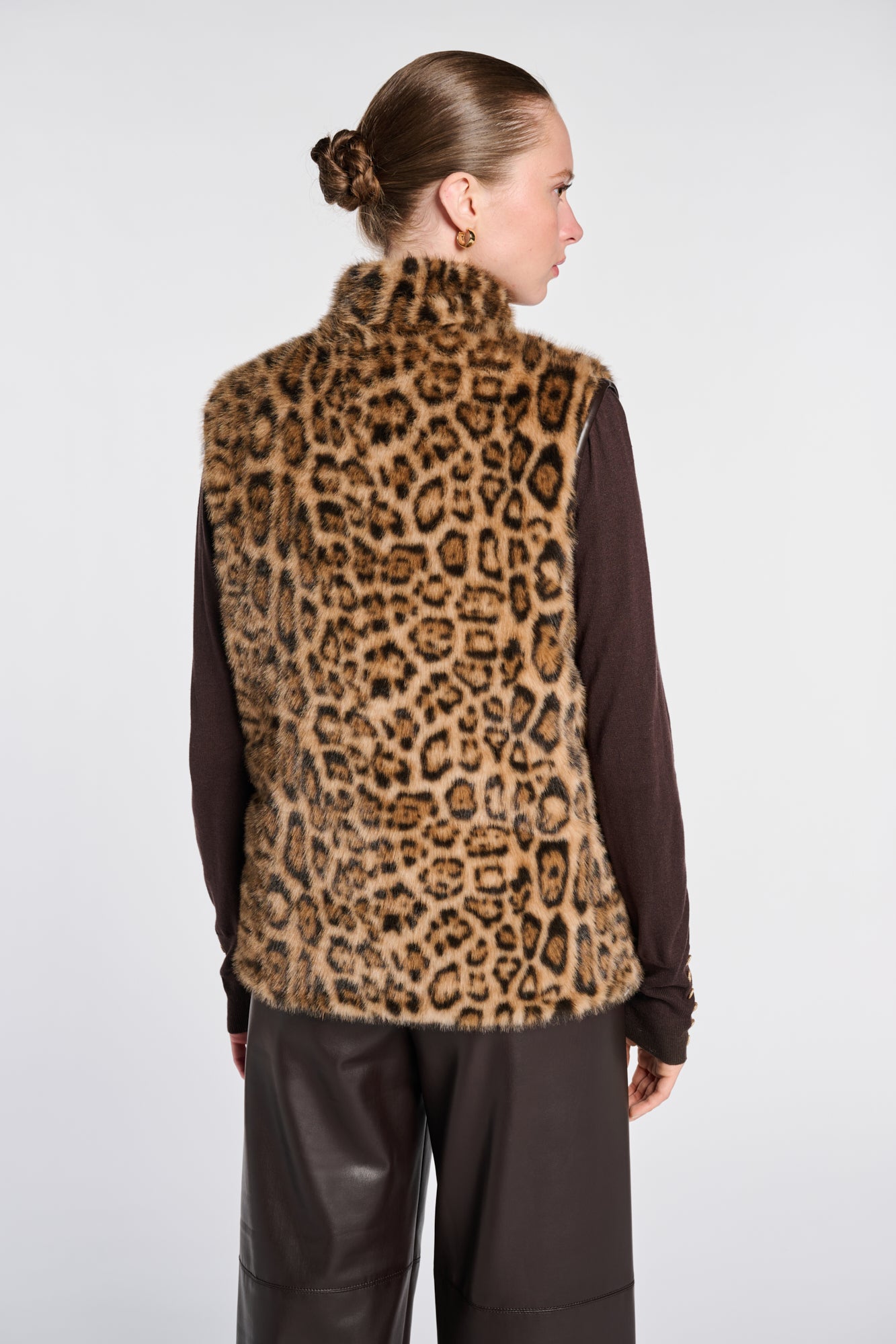 Sleeveless dual-material jacket