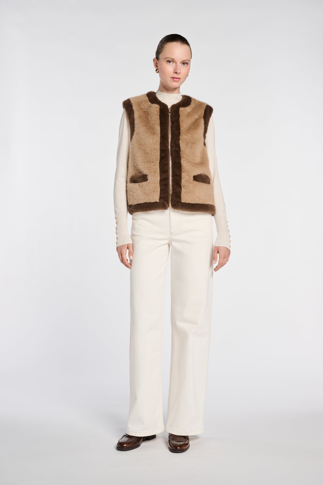 Two-tone sleeveless jacket