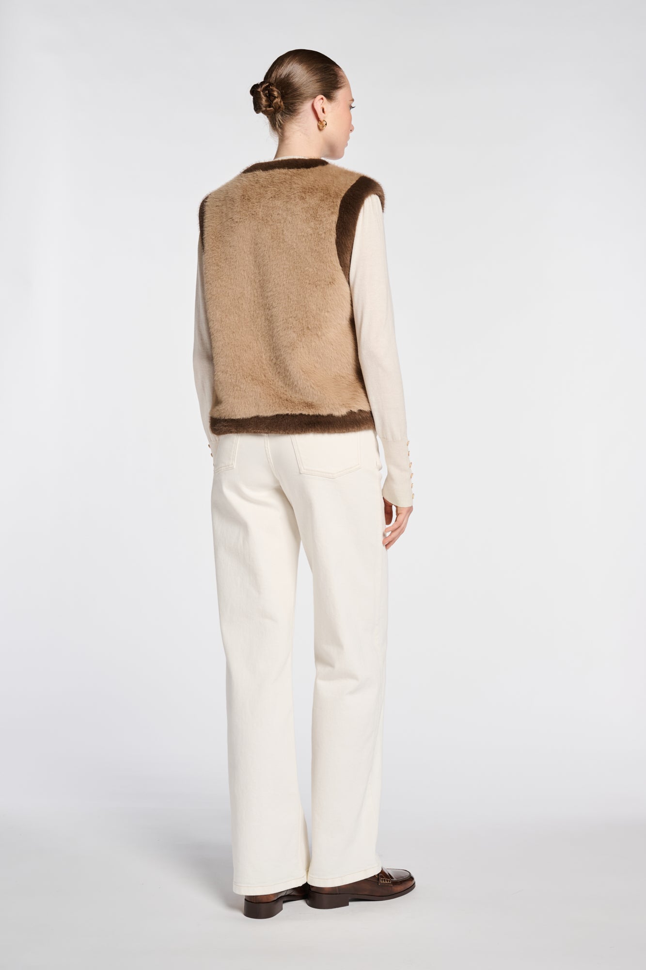 Two-tone sleeveless jacket