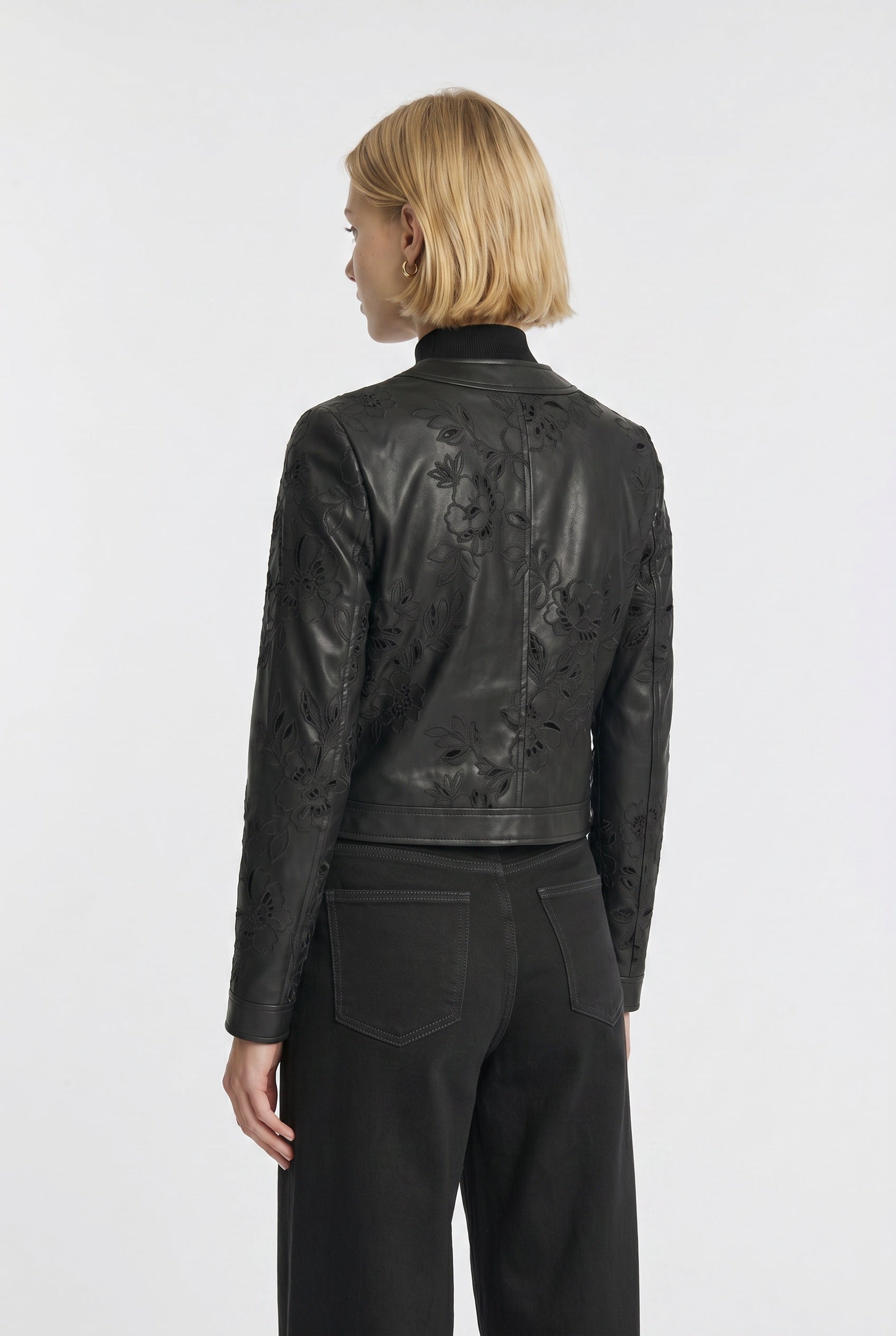 Veste en éco-cuir brodée