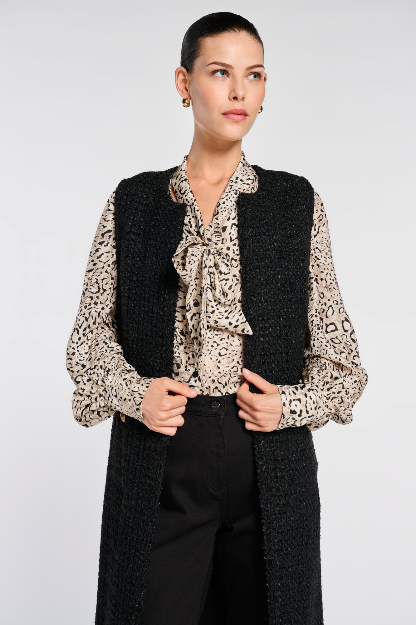 Long sleeveless tweed jacket