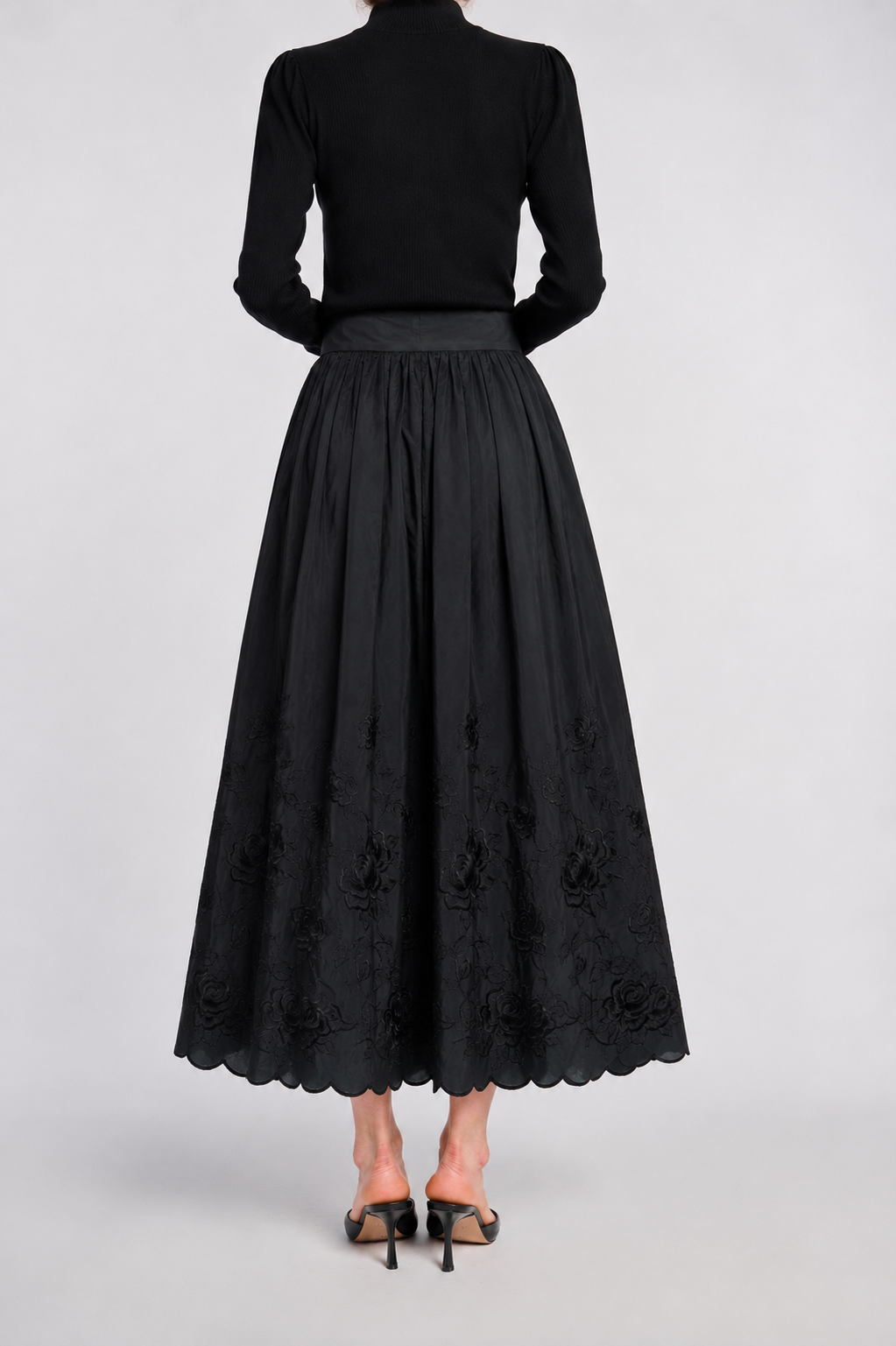 Embroidered long skirt