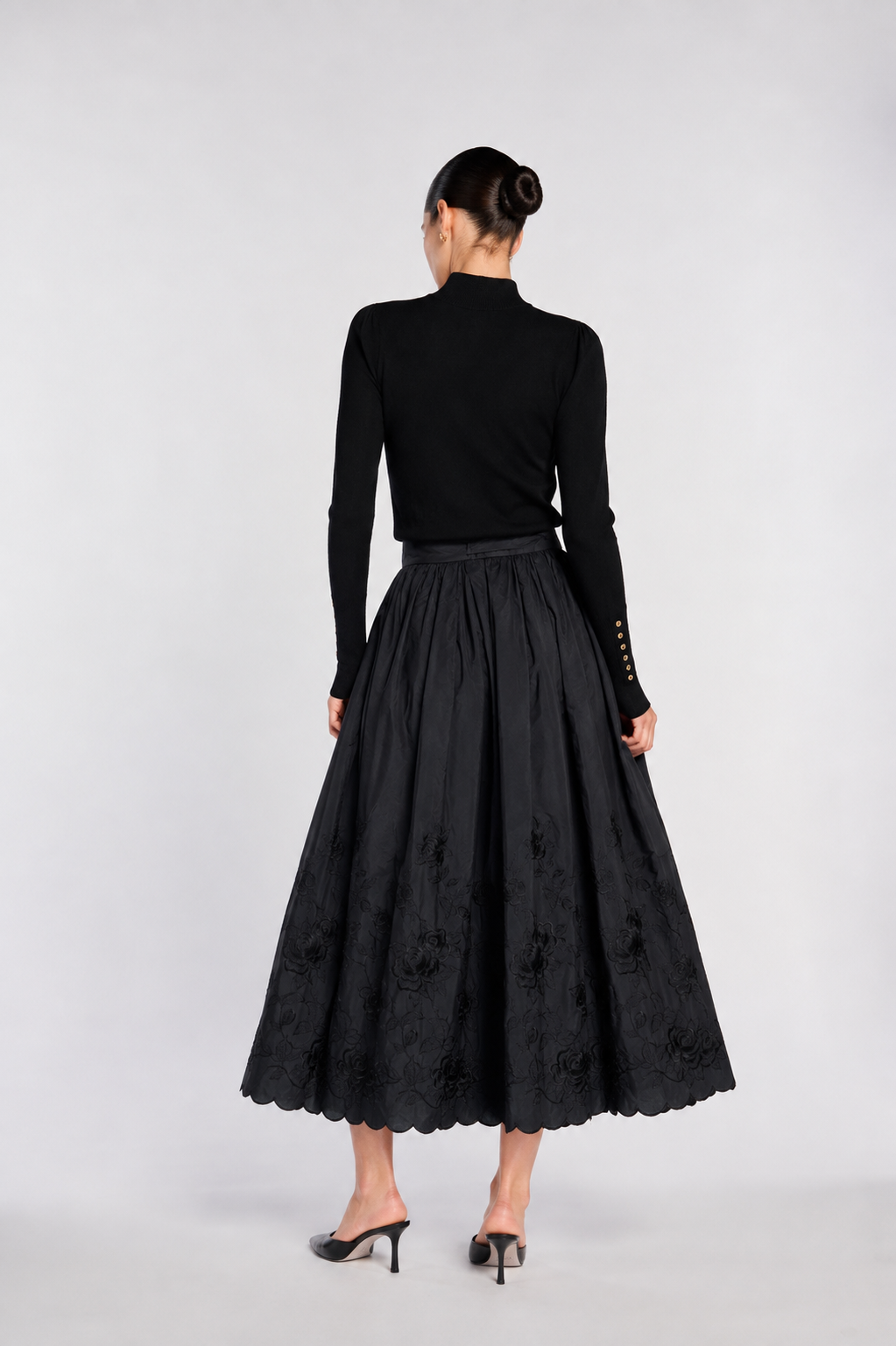 Embroidered long skirt