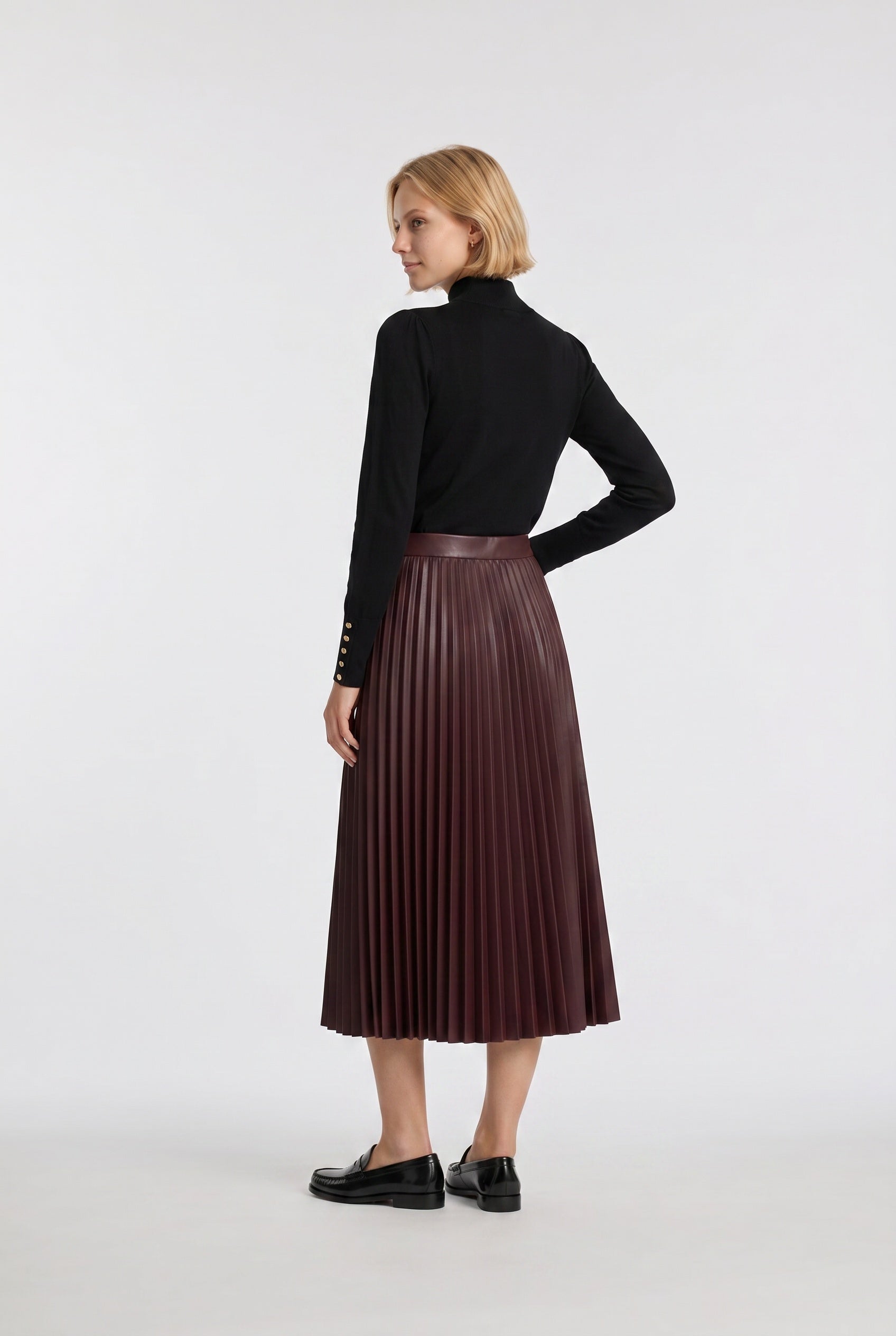 Long pleated eco-leather skirt