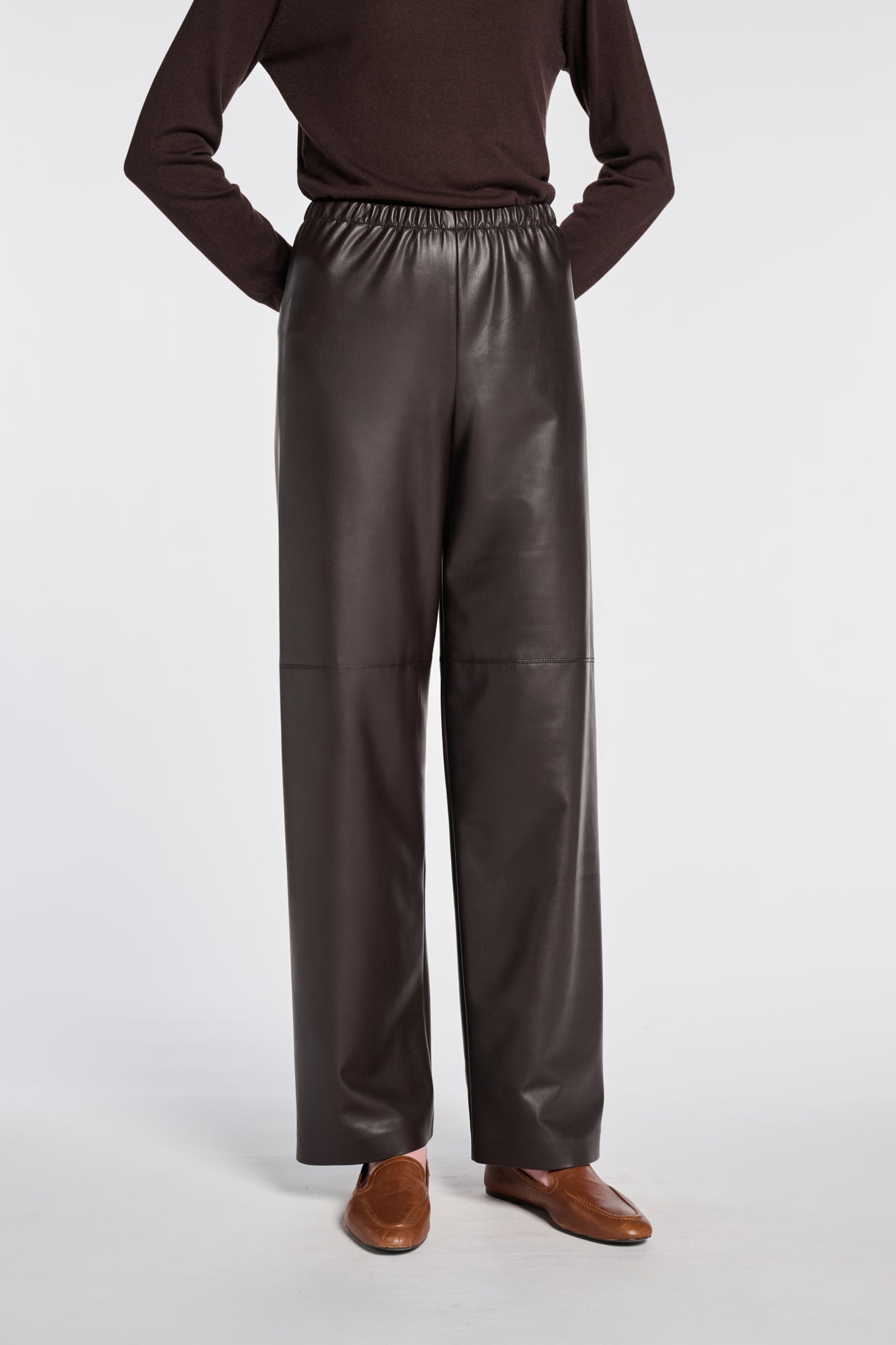 Pantalon large en éco-cuir