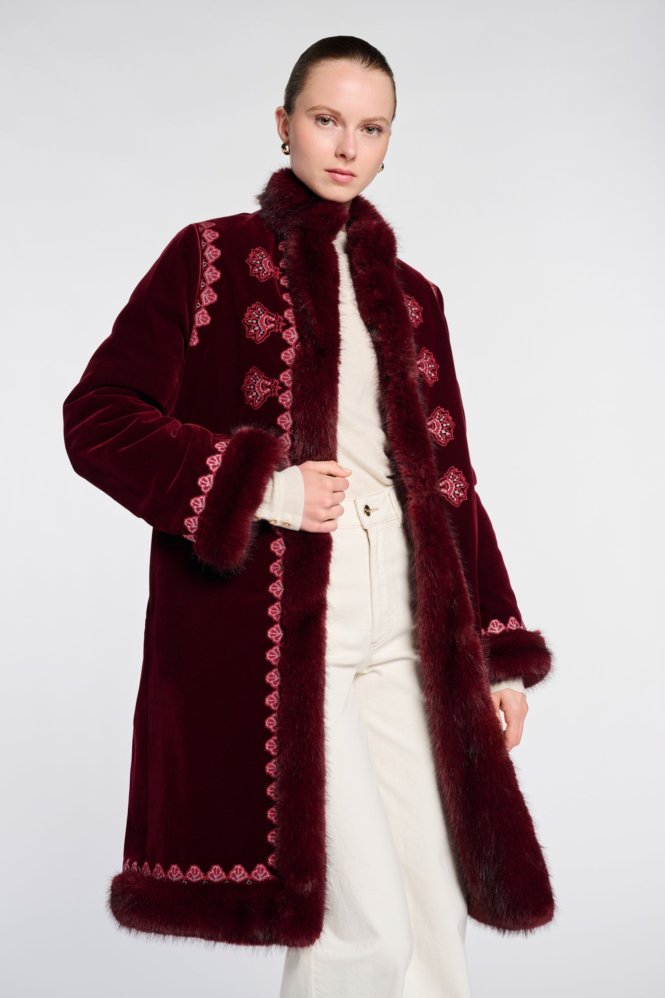 Manteau brodé bi-matière