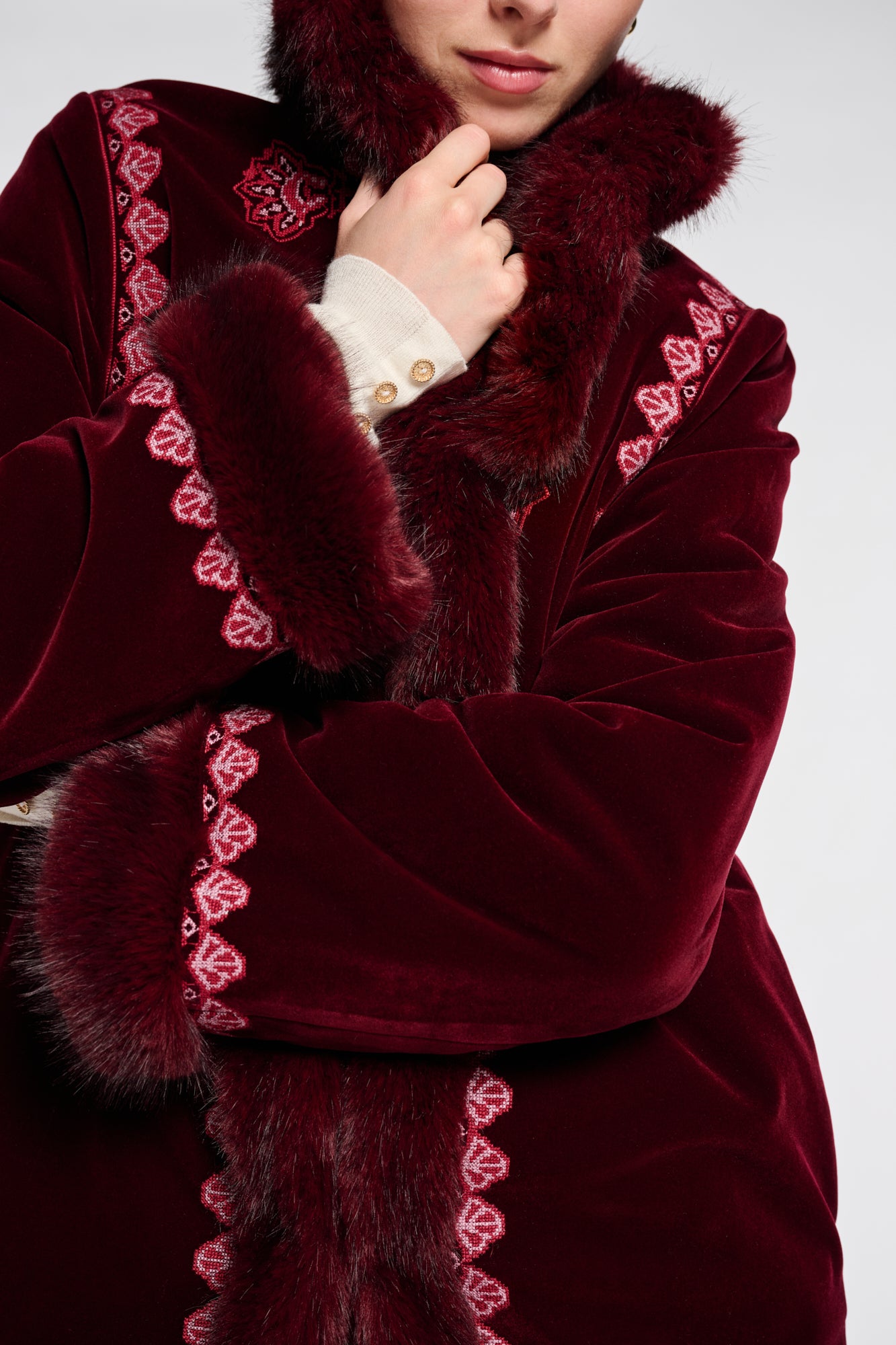 Manteau brodé bi-matière