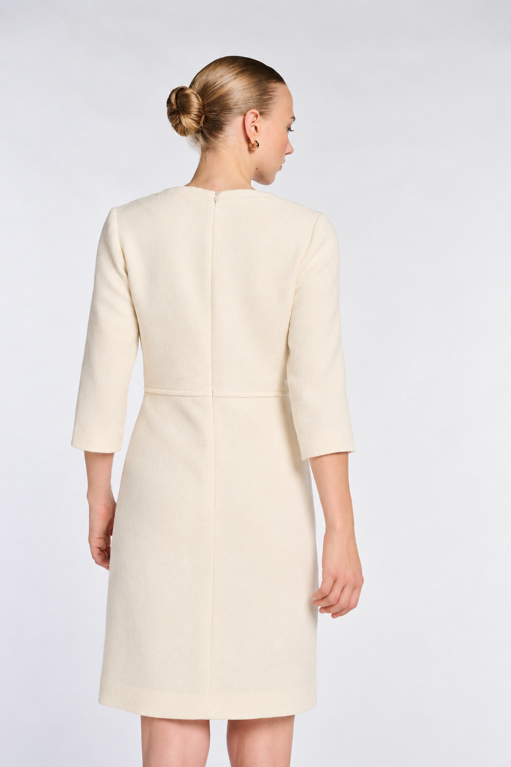 Robe en crêpe de laine surpiquée