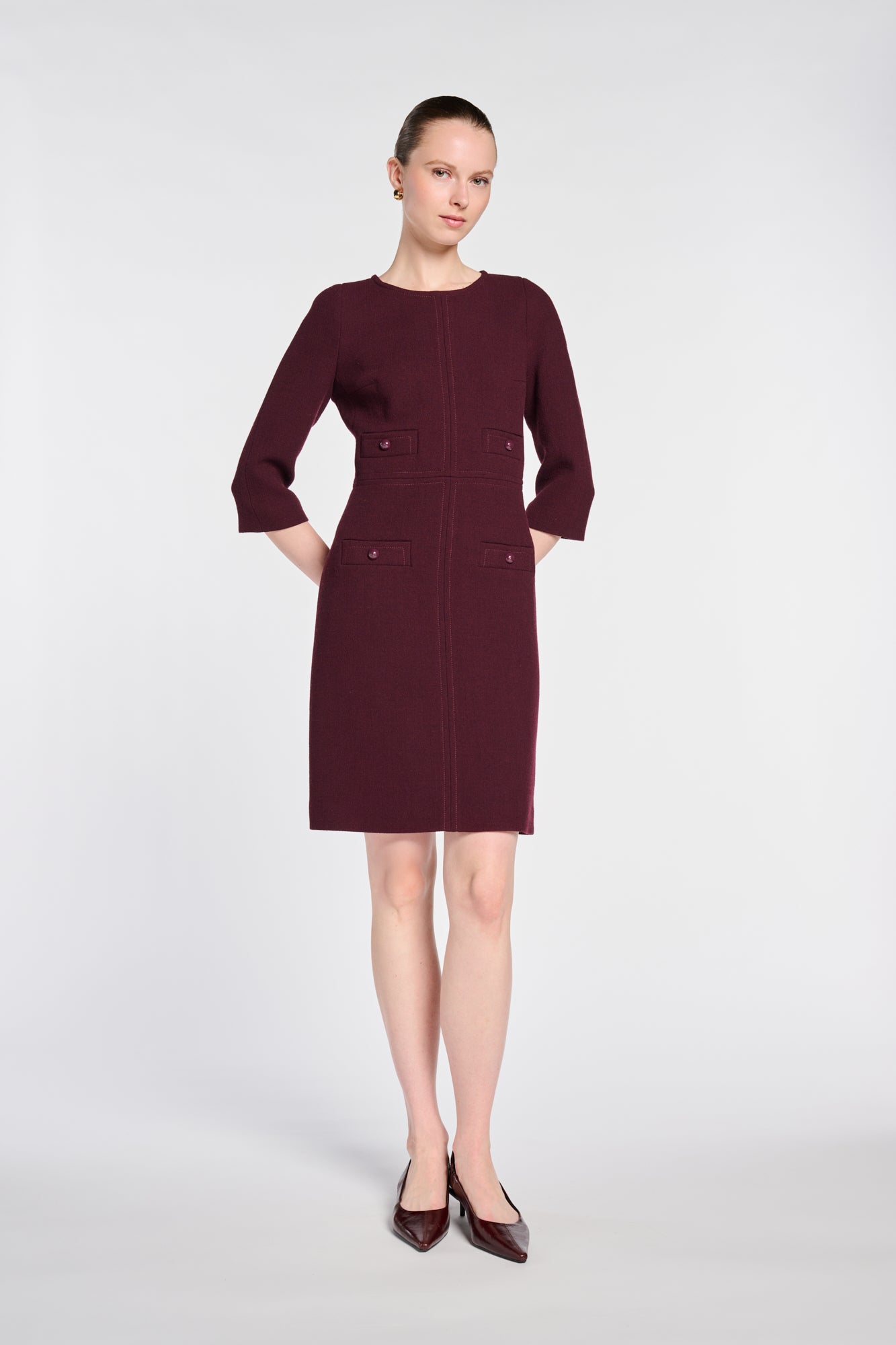Robe en crêpe de laine surpiquée