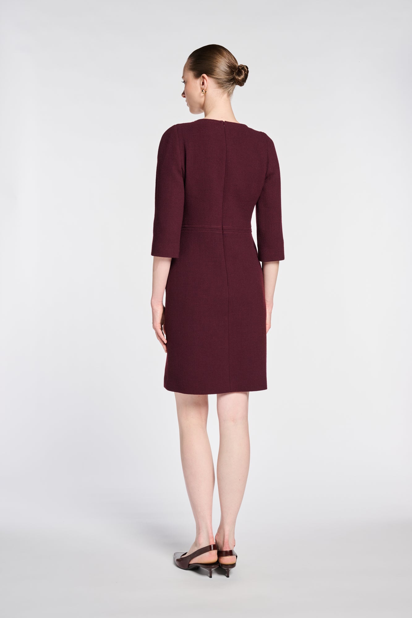 Robe en crêpe de laine surpiquée