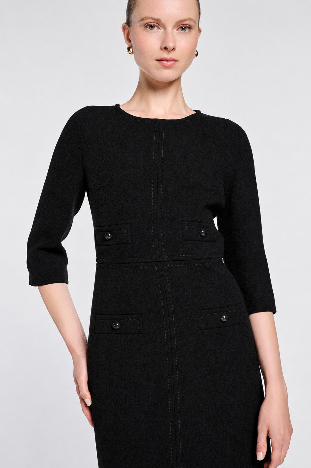 Robe en crêpe de laine surpiquée