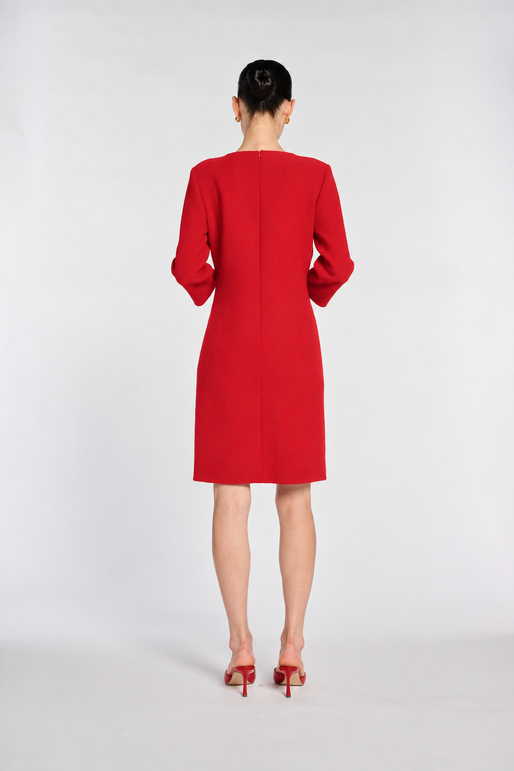 Robe en crêpe de laine à détail bijoux
