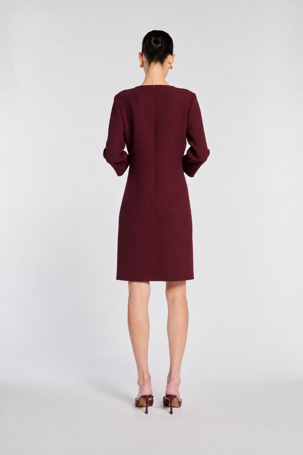 Robe en crêpe de laine à détail bijoux