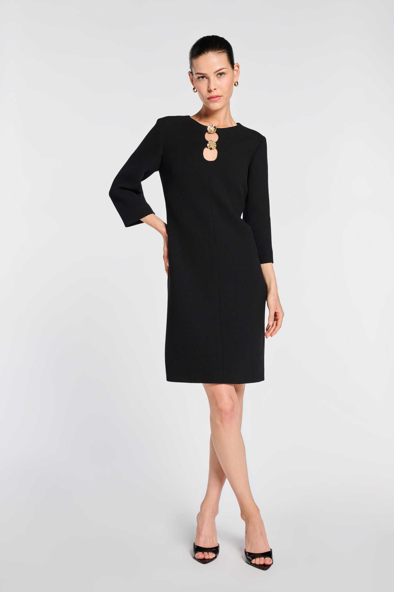 Robe en crêpe de laine à détail bijoux