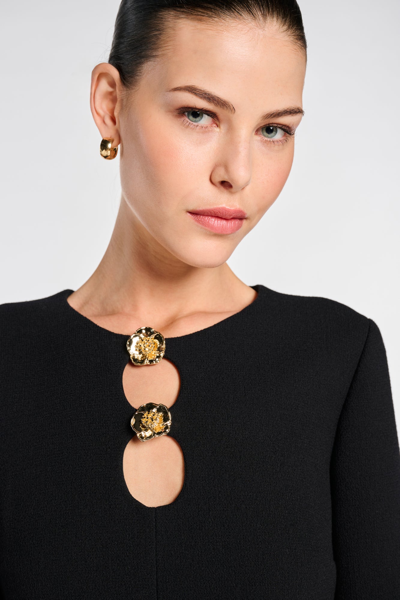 Robe en crêpe de laine à détail bijoux