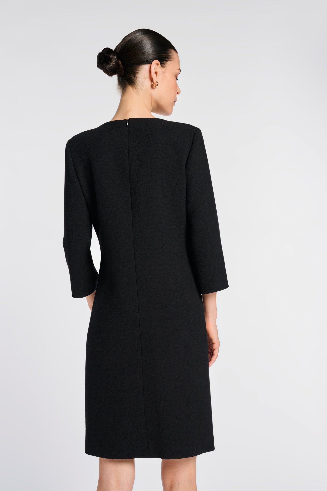 Robe en crêpe de laine à détail bijoux