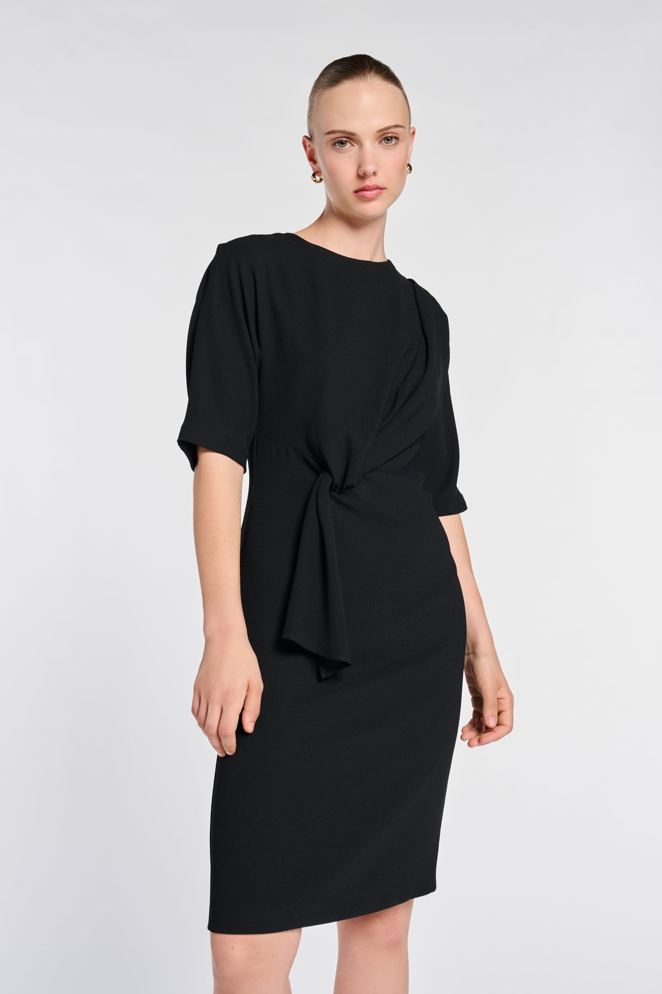 Robe drapée en crêpe envers satin