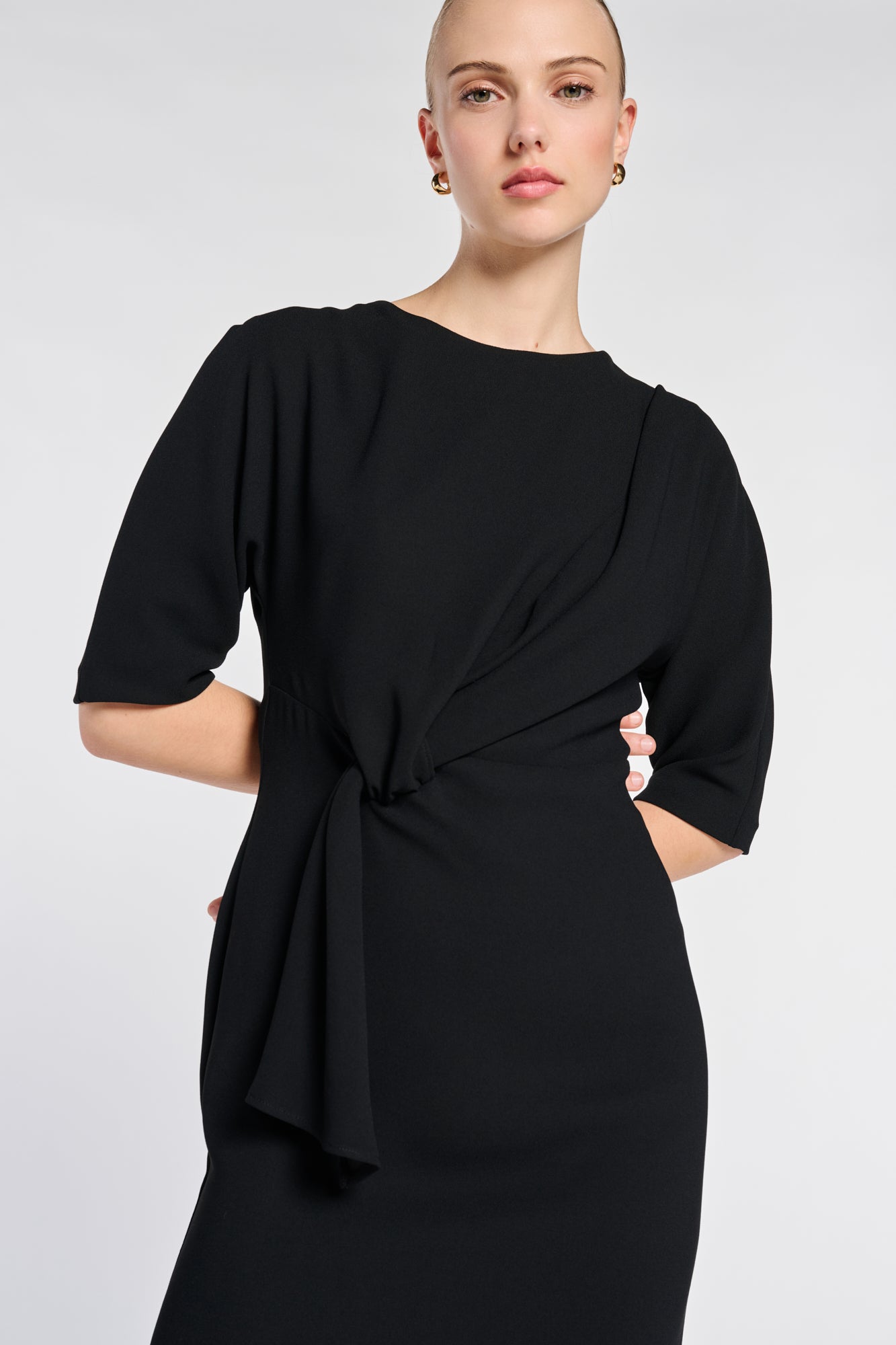 Robe drapée en crêpe envers satin