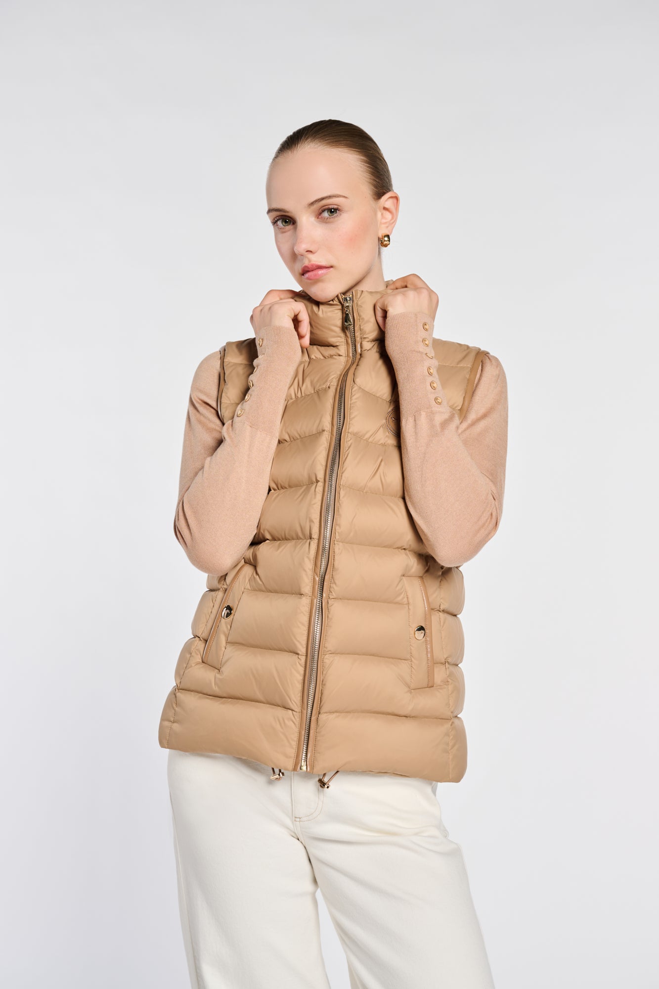 Sleeveless padded jacket