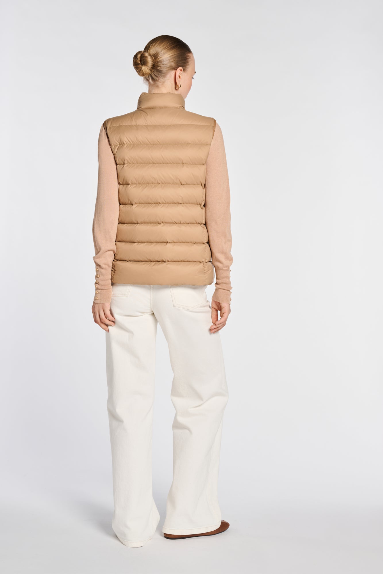 Sleeveless padded jacket