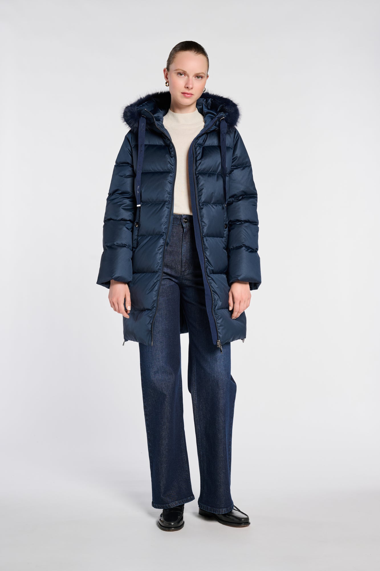 Mid-length hooded padded jacket 