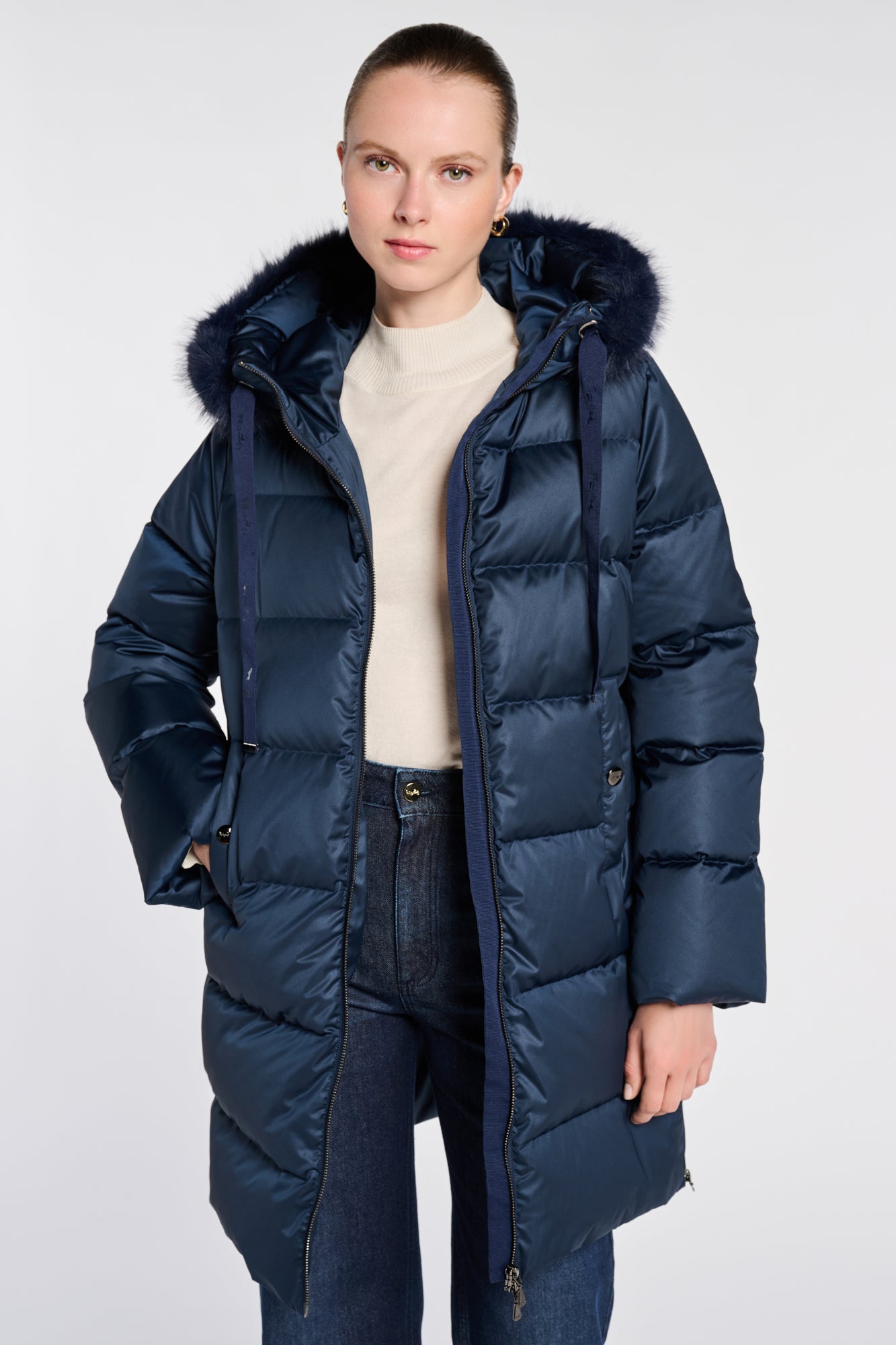 Mid-length hooded padded jacket 